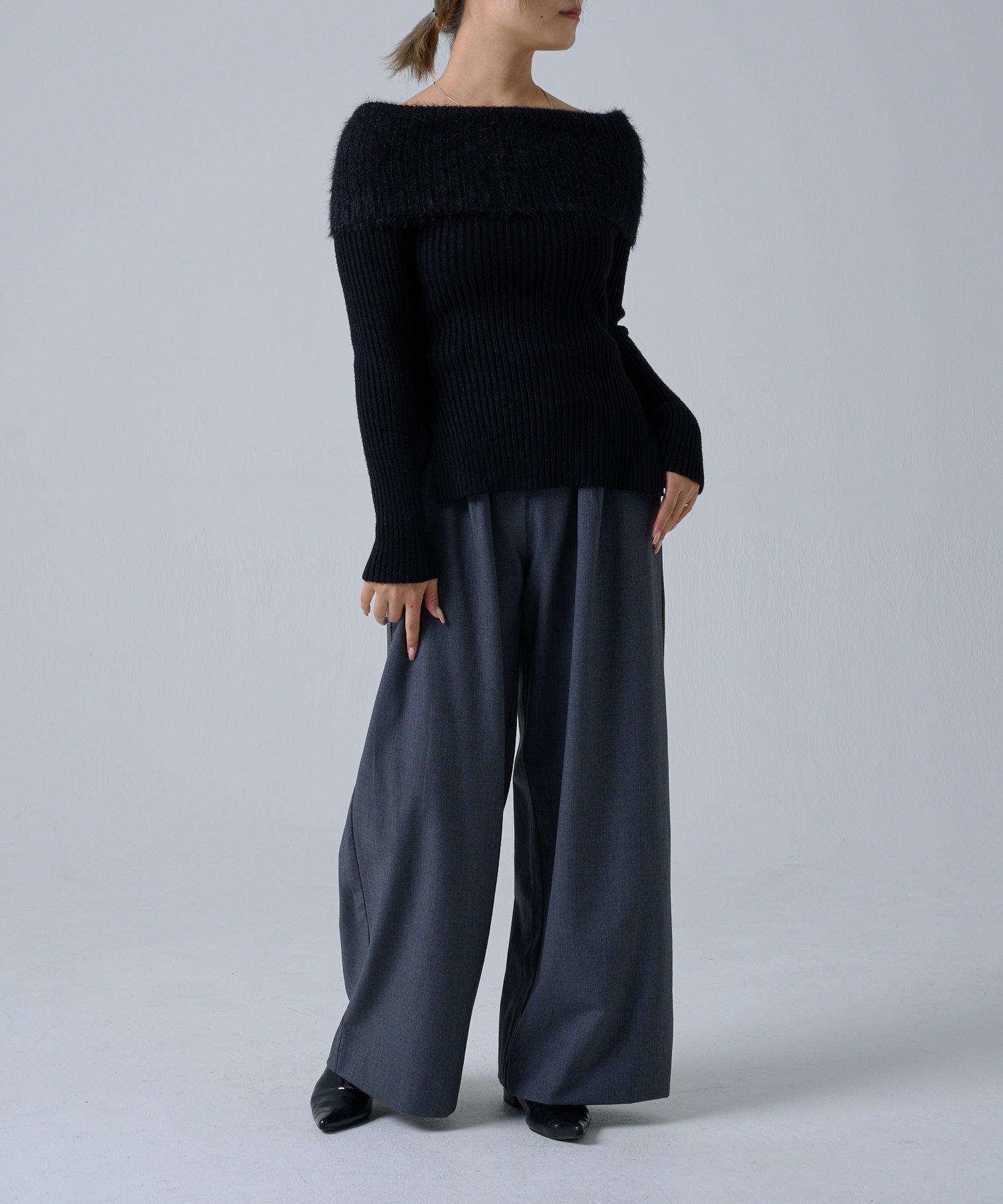 ワイドファーオフショルダートップス / Wide Fur Off-Shoulder Tops