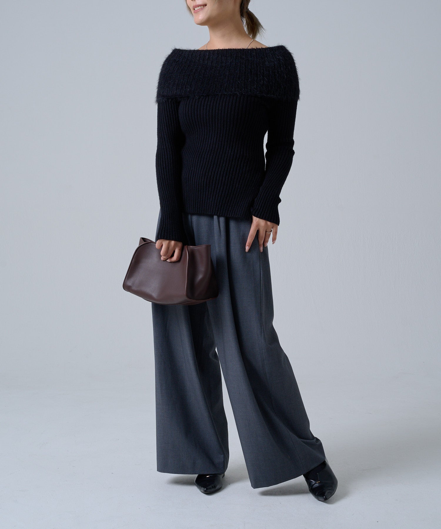 ワイドファーオフショルダートップス / Wide Fur Off-Shoulder Tops