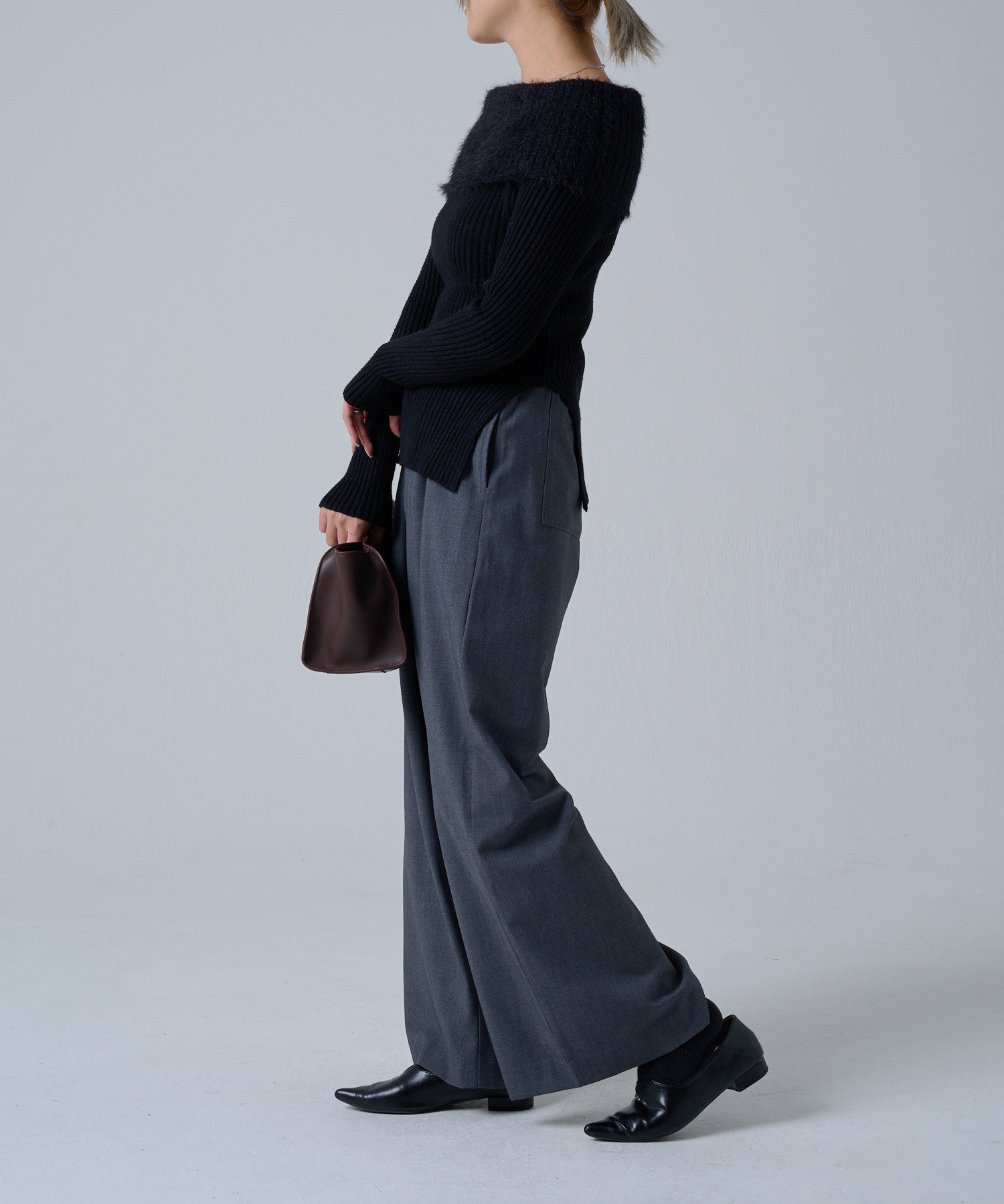 ワイドファーオフショルダートップス / Wide Fur Off-Shoulder Tops