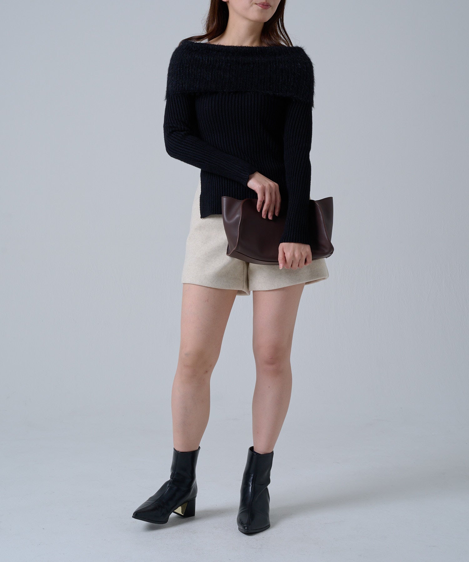 ワイドファーオフショルダートップス / Wide Fur Off-Shoulder Tops