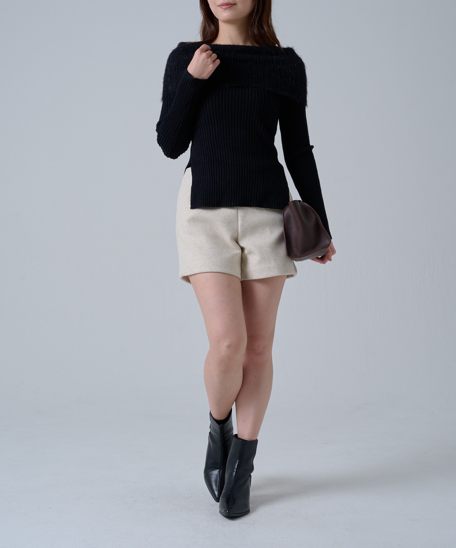 ワイドファーオフショルダートップス / Wide Fur Off-Shoulder Tops