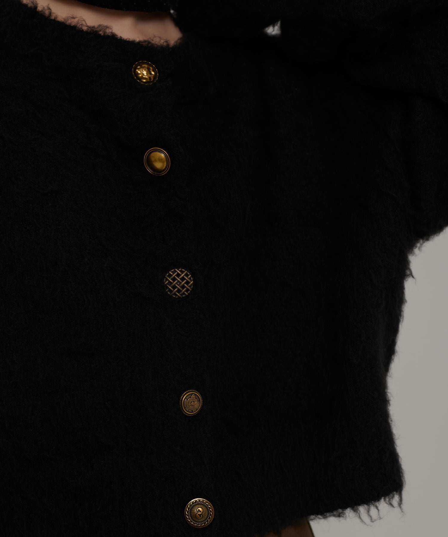 ランダムボタンショートカーディガン