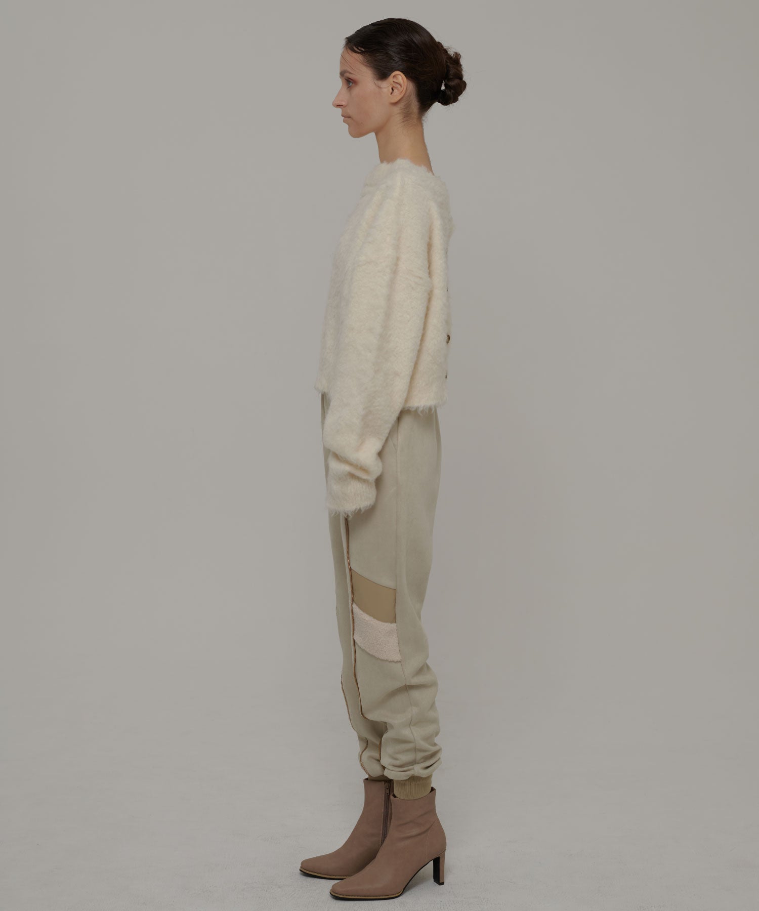 ランダムボタンショートカーディガン