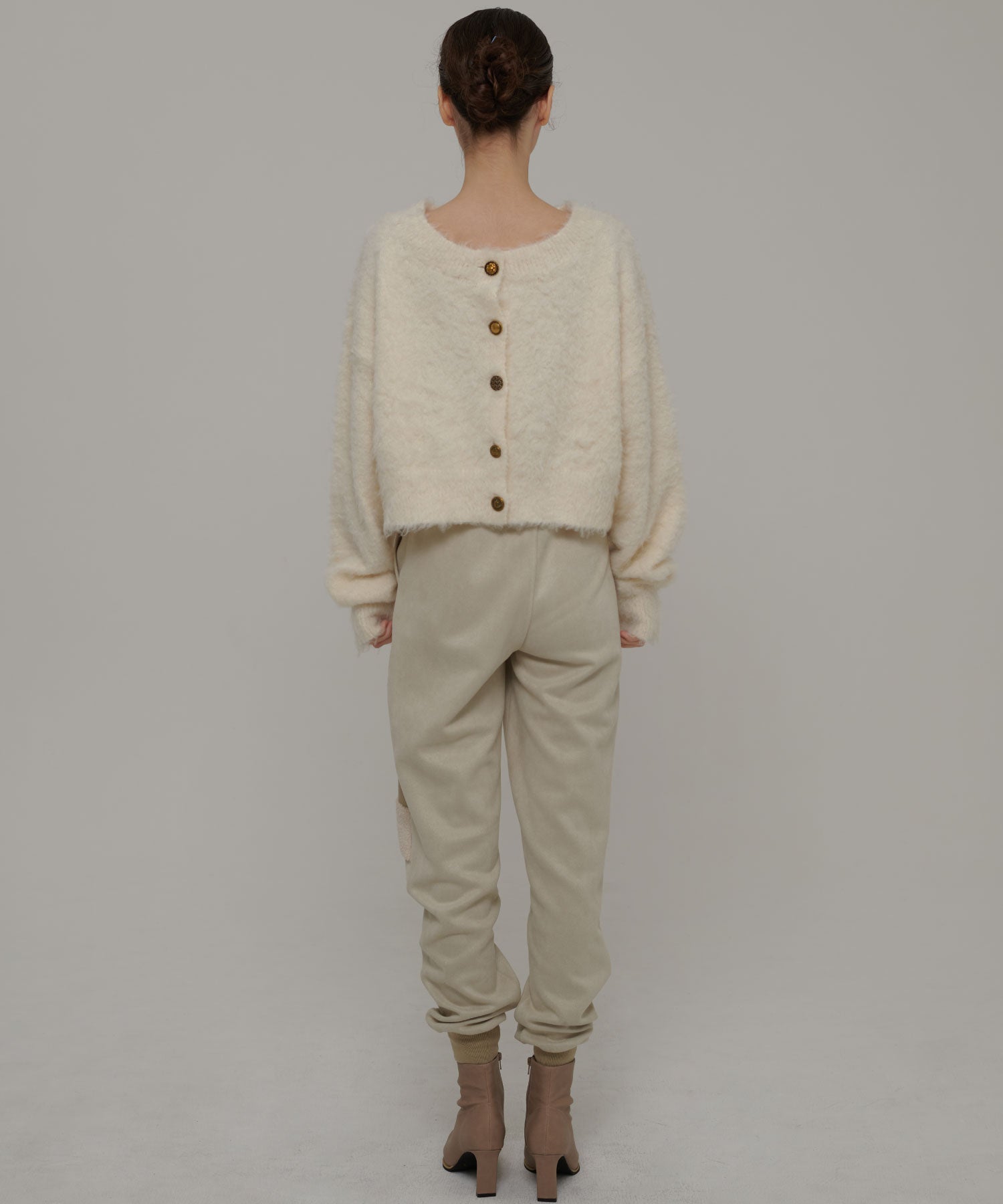 ランダムボタンショートカーディガン