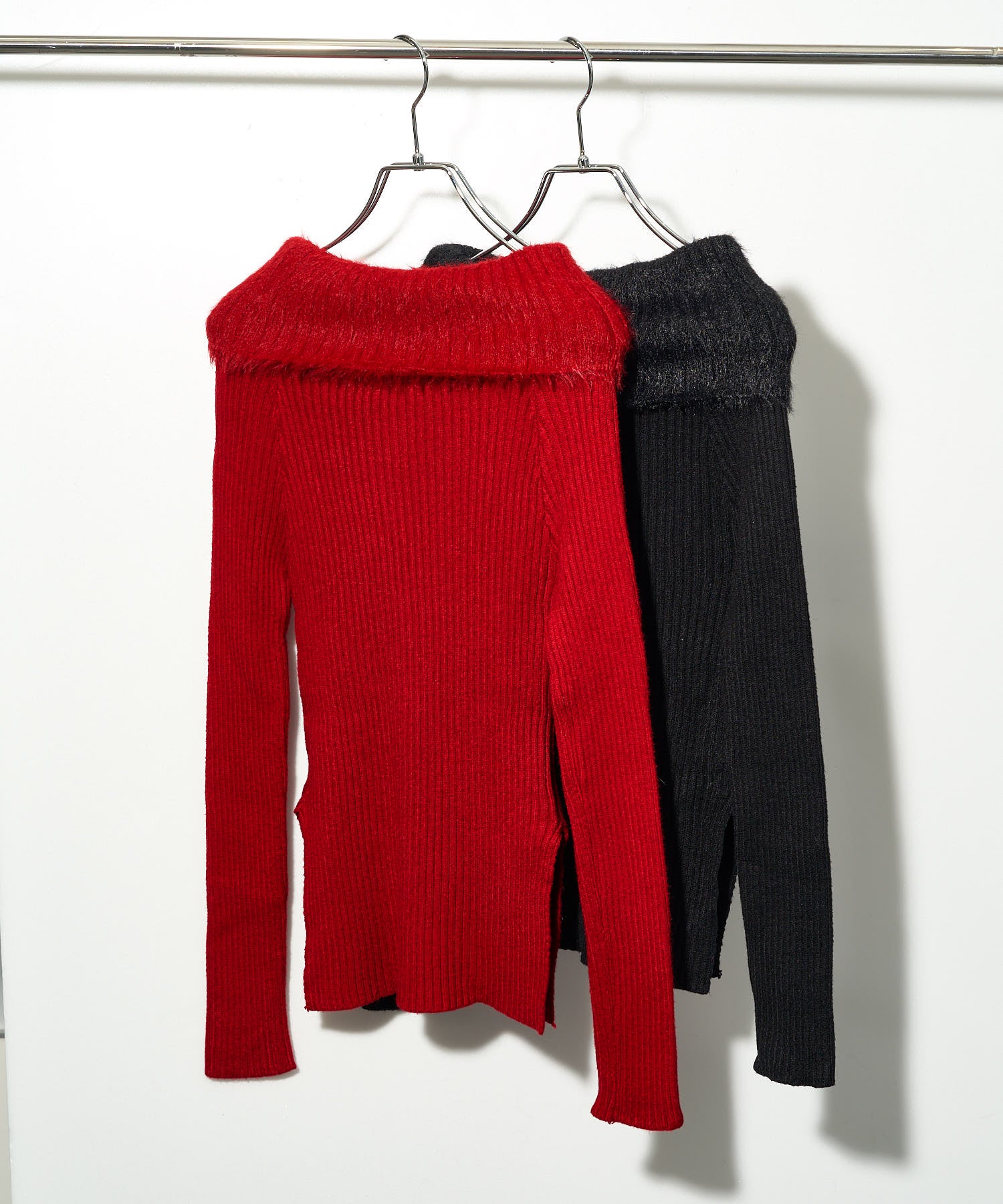 ワイドファーオフショルダートップス / Wide Fur Off-Shoulder Tops