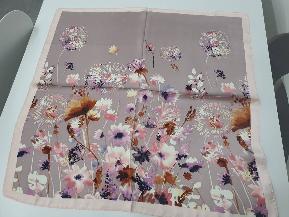 クラシックモチーフ スクエアスカーフ ( 70cm)