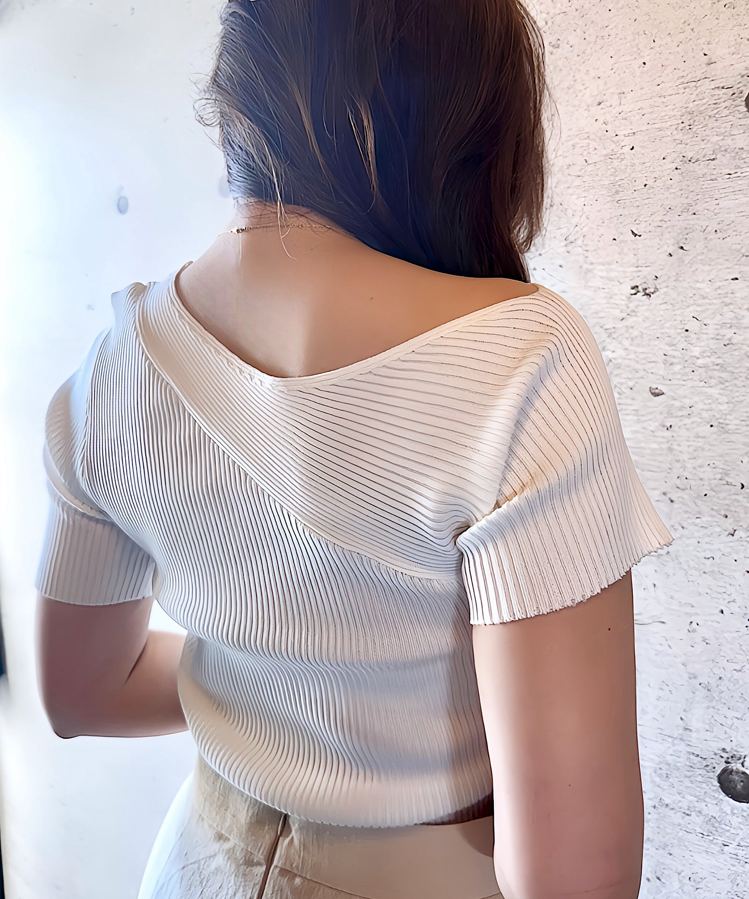 ワンサイドリブTee(さりげないデザインが差をつける一枚)