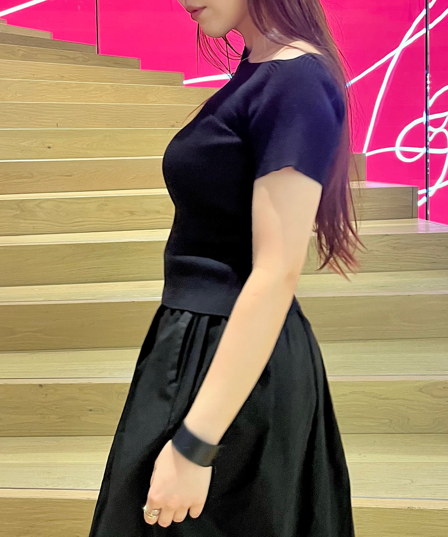 ワンサイドリブTee(さりげないデザインが差をつける一枚)