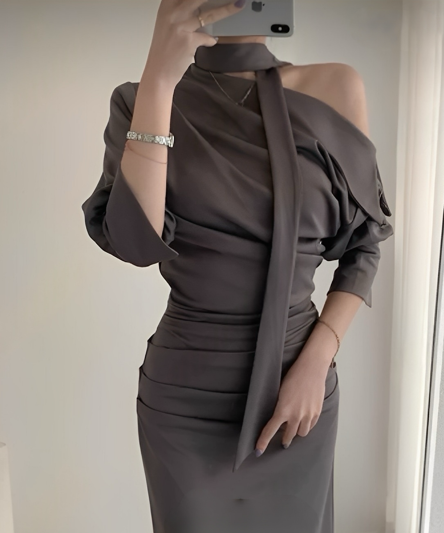 スカーフドレープワンピース/ Scarf Drape Dress – Graceful Off-Shoulder Silhouette