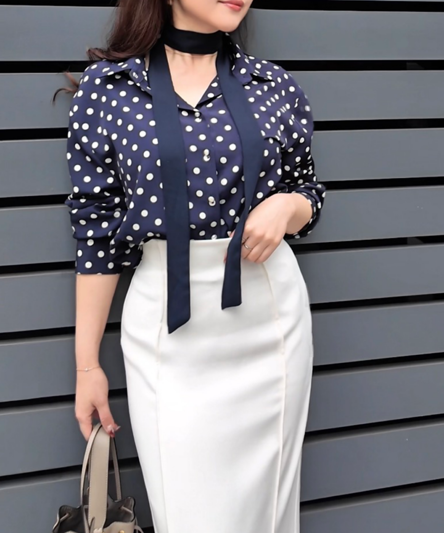 スカーフアクセント ドットブラウス