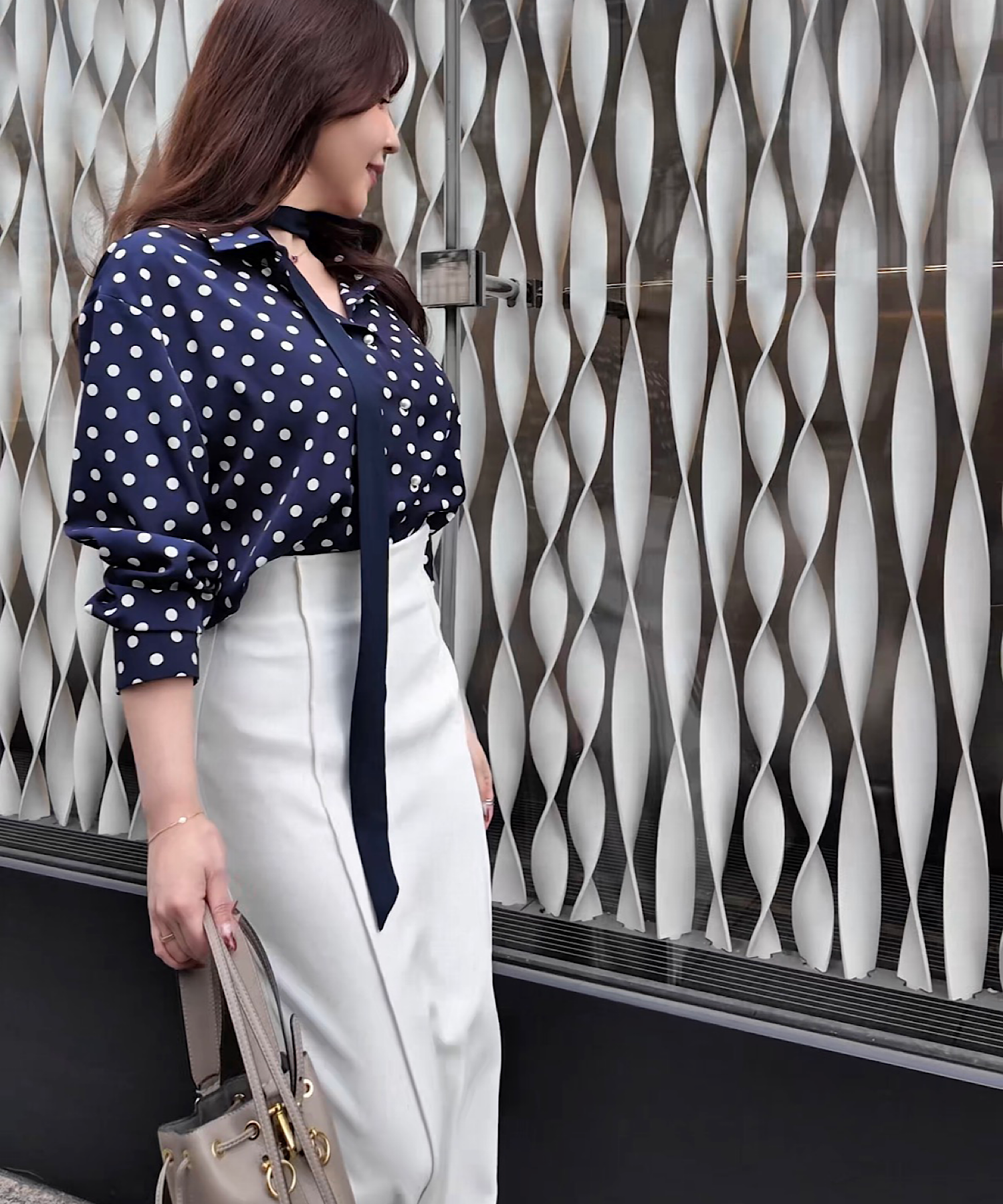 スカーフアクセント ドットブラウス