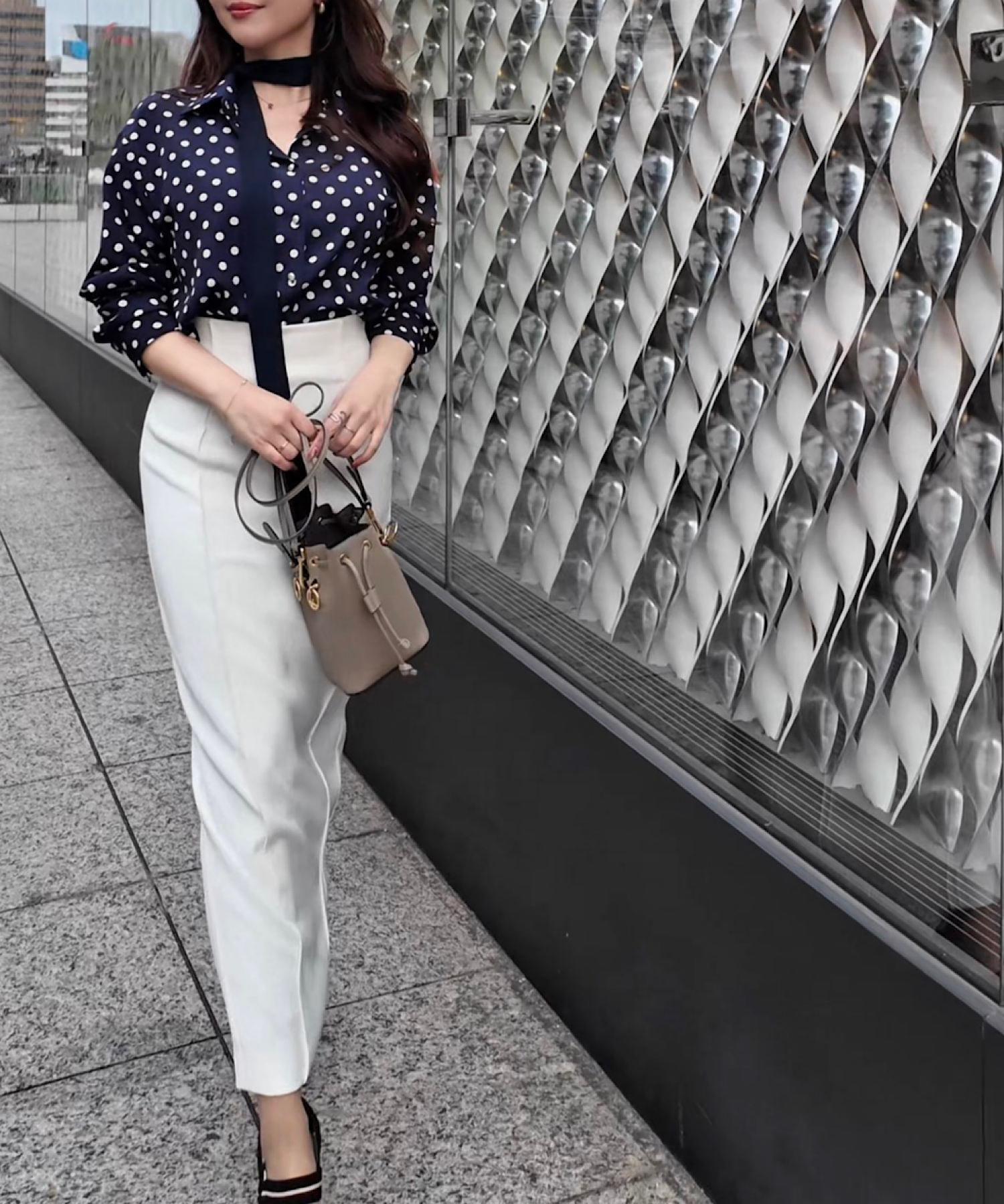 スカーフアクセント ドットブラウス