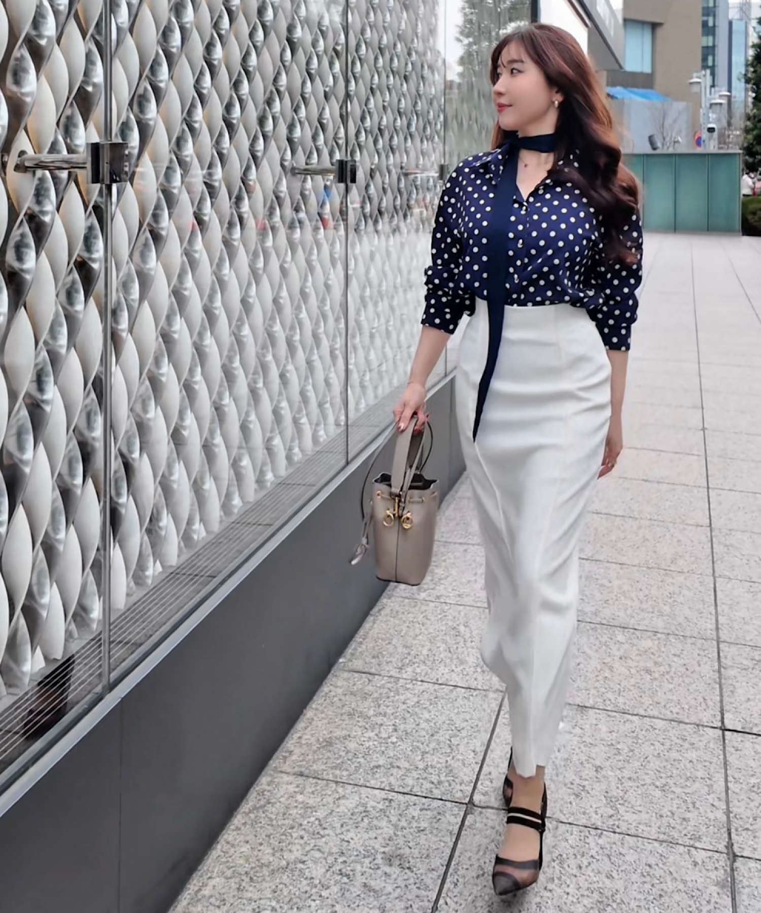 スカーフアクセント ドットブラウス