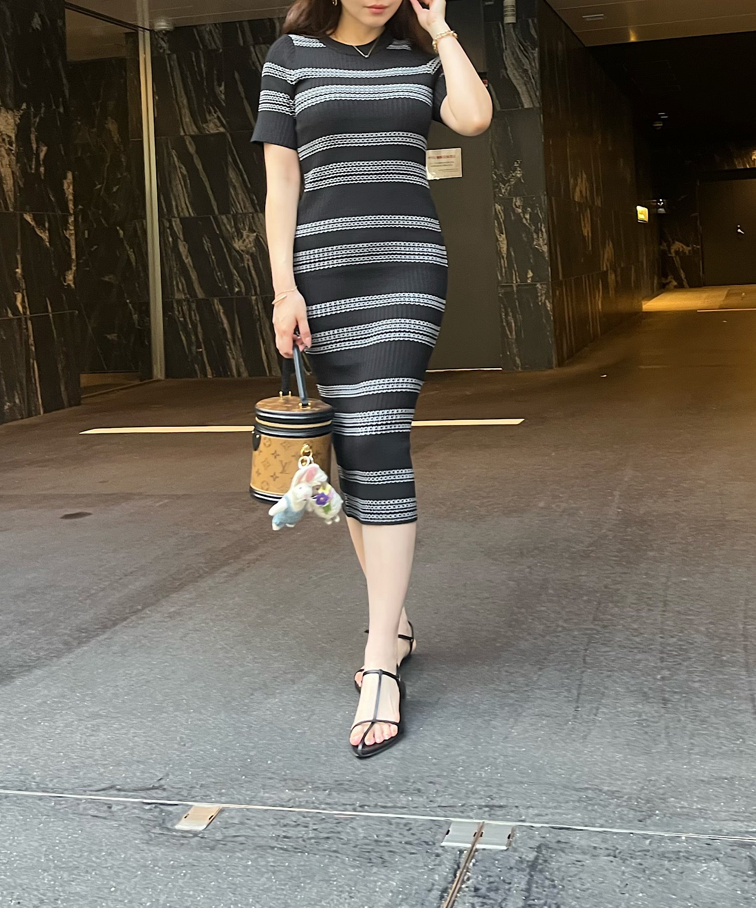 ボーダーニットワンピース(華やかさと女性らしさを両得)