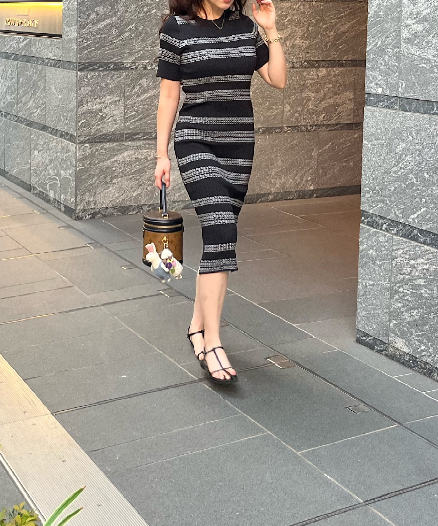 ボーダーニットワンピース(華やかさと女性らしさを両得)