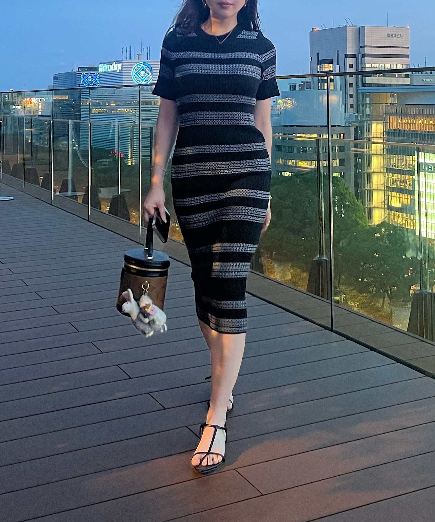 ボーダーニットワンピース(華やかさと女性らしさを両得)