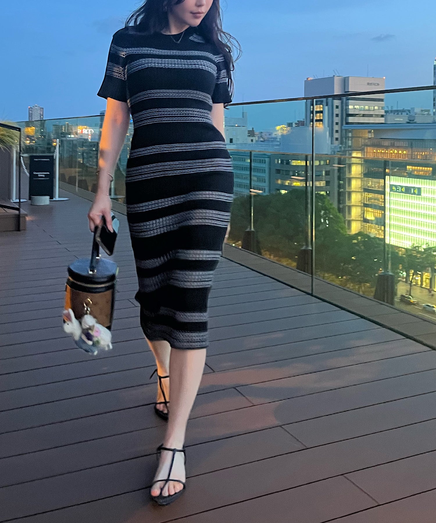 ボーダーニットワンピース(華やかさと女性らしさを両得)