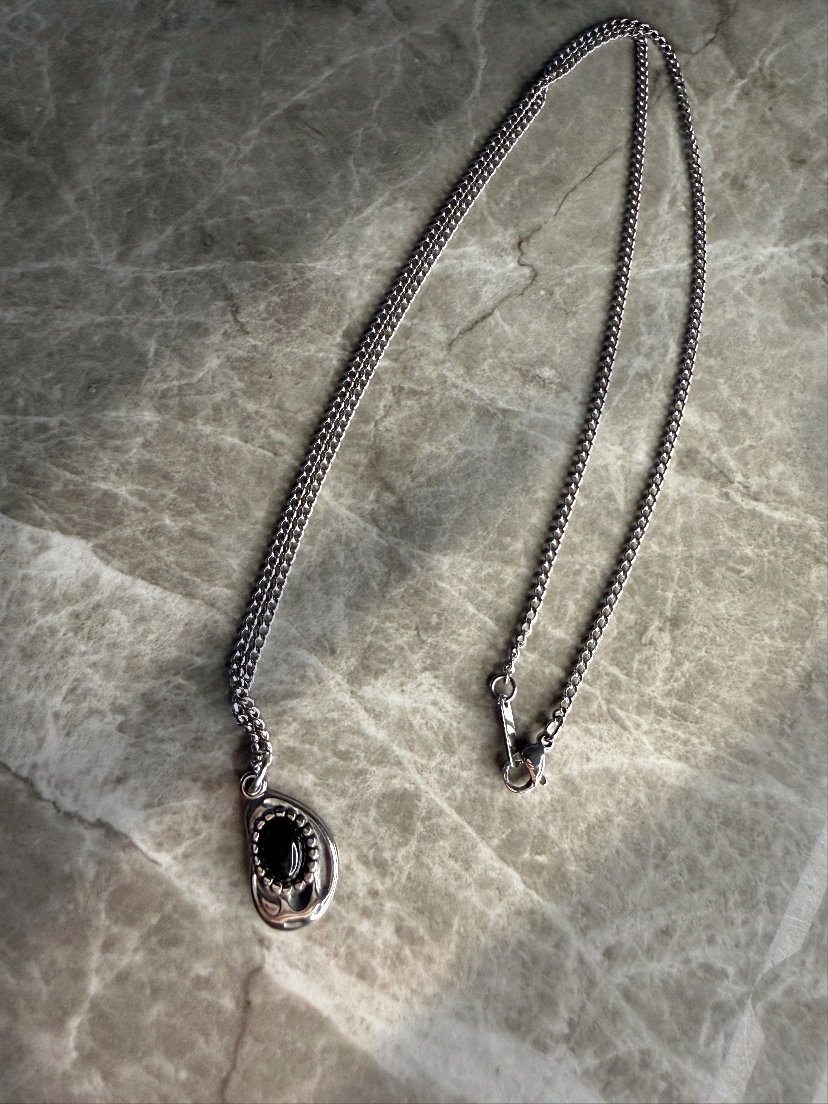 ブラックドロップ 316Lサージカルネックレス– THEO accessory collection –