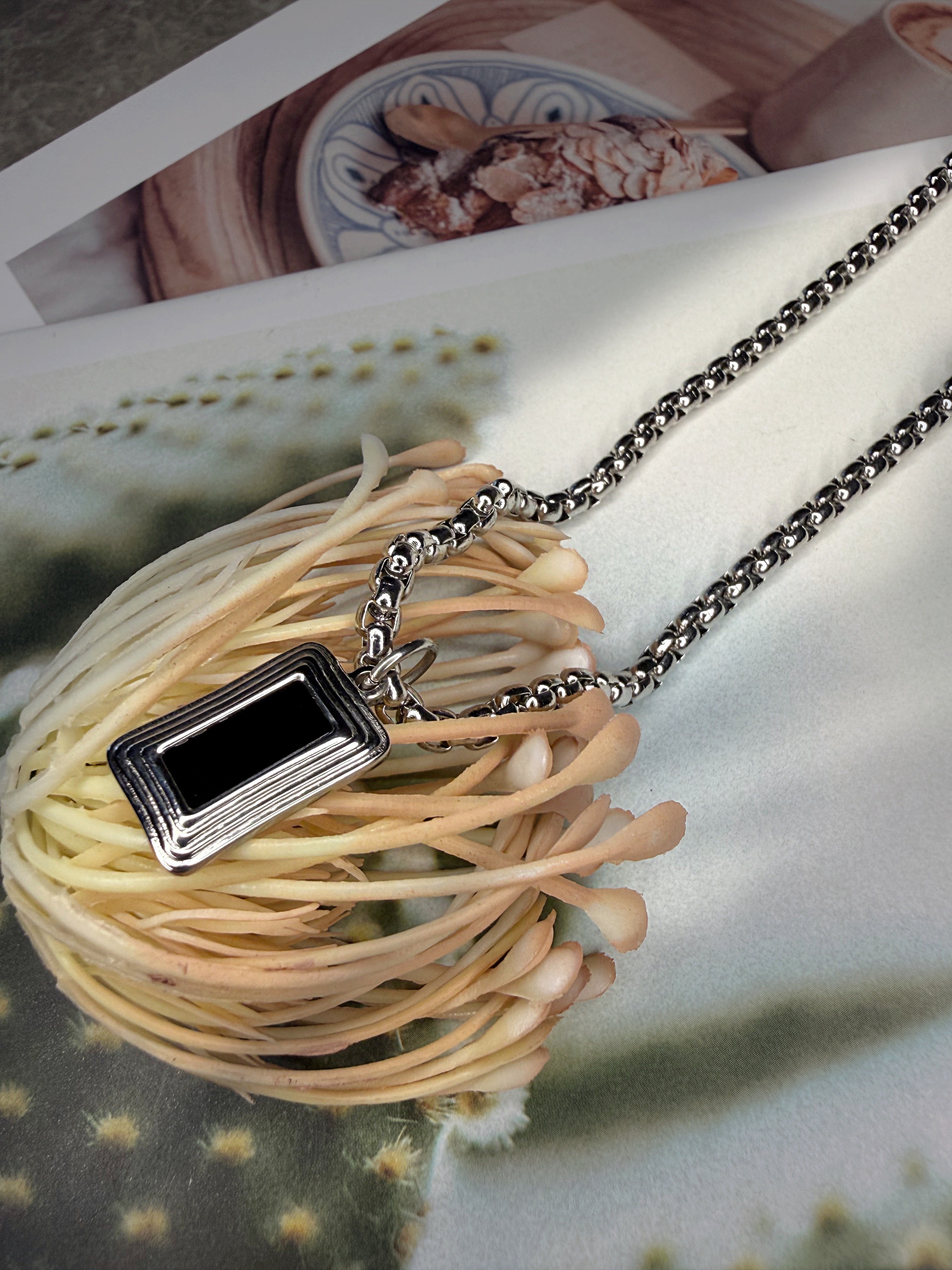 ブラックミニプレート 316Lサージカルネックレス– THEO accessory collection –