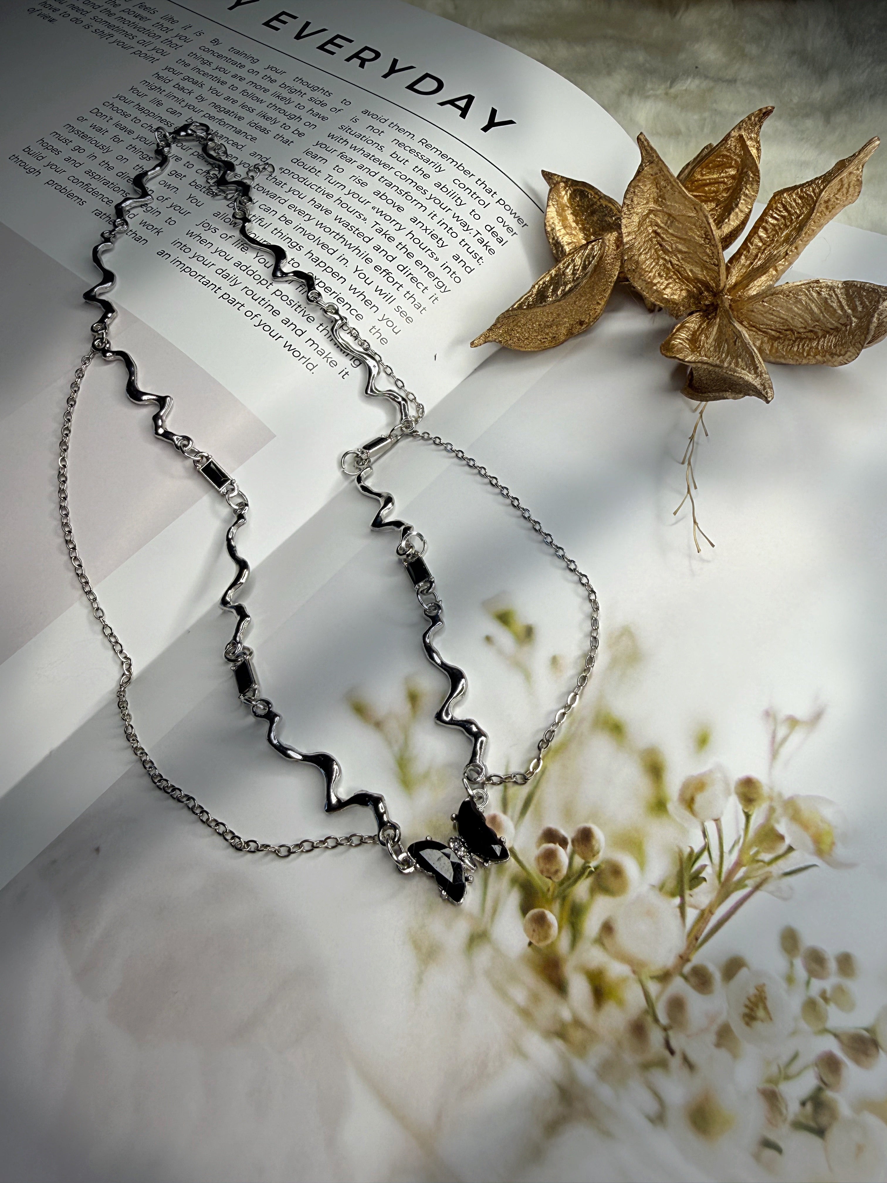 ブラックバタフライネックレス– THEO accessory collection –