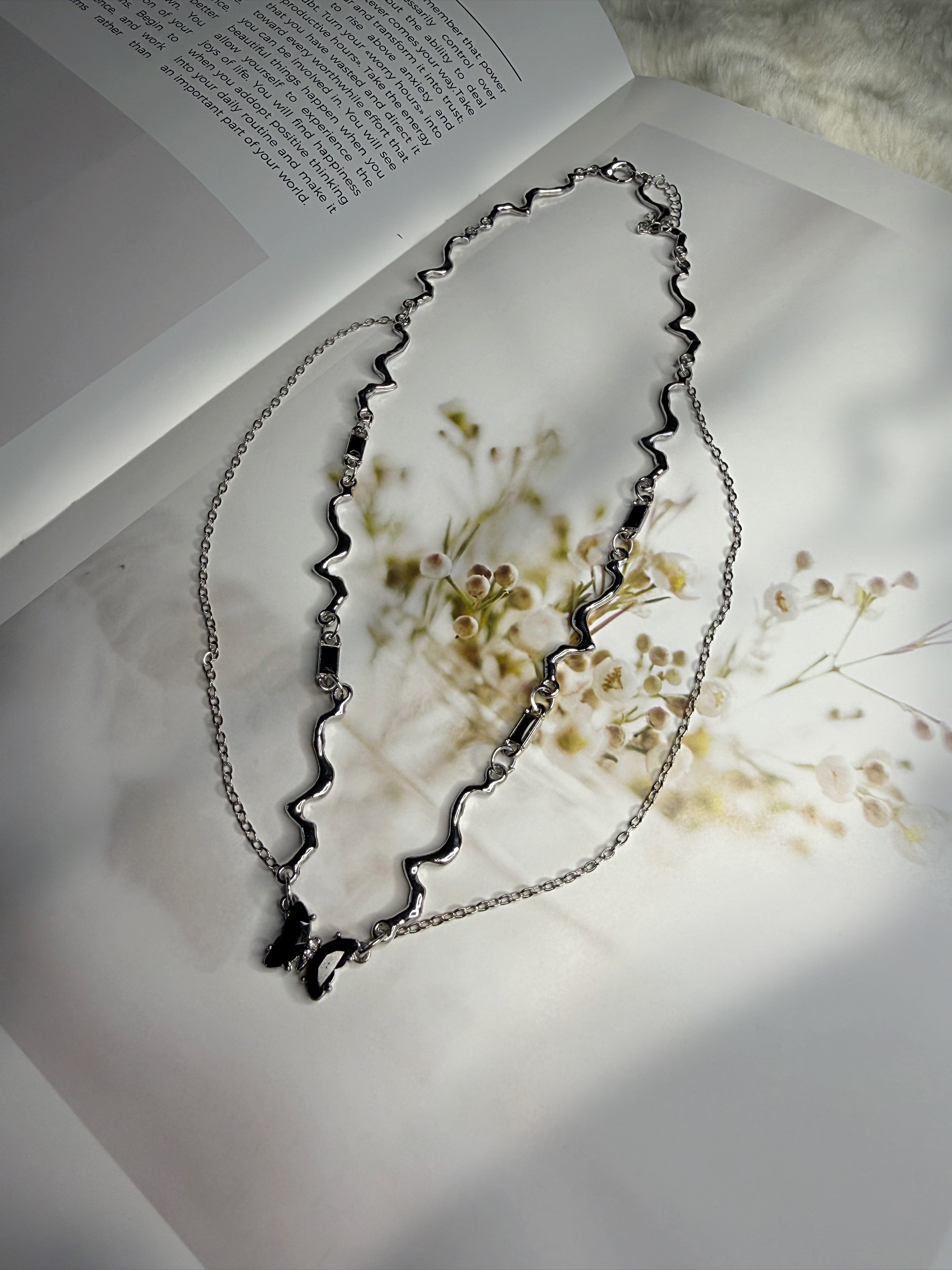 ブラックバタフライネックレス– THEO accessory collection –