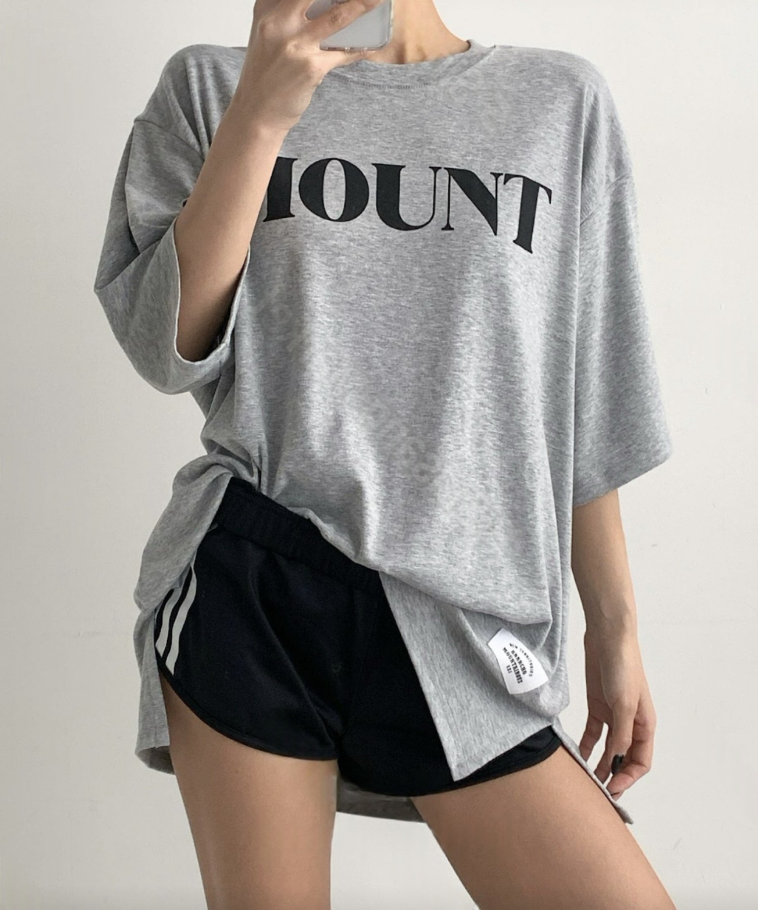 MOUNTロゴオーバーTee(ラフに着こなす大人の余裕)