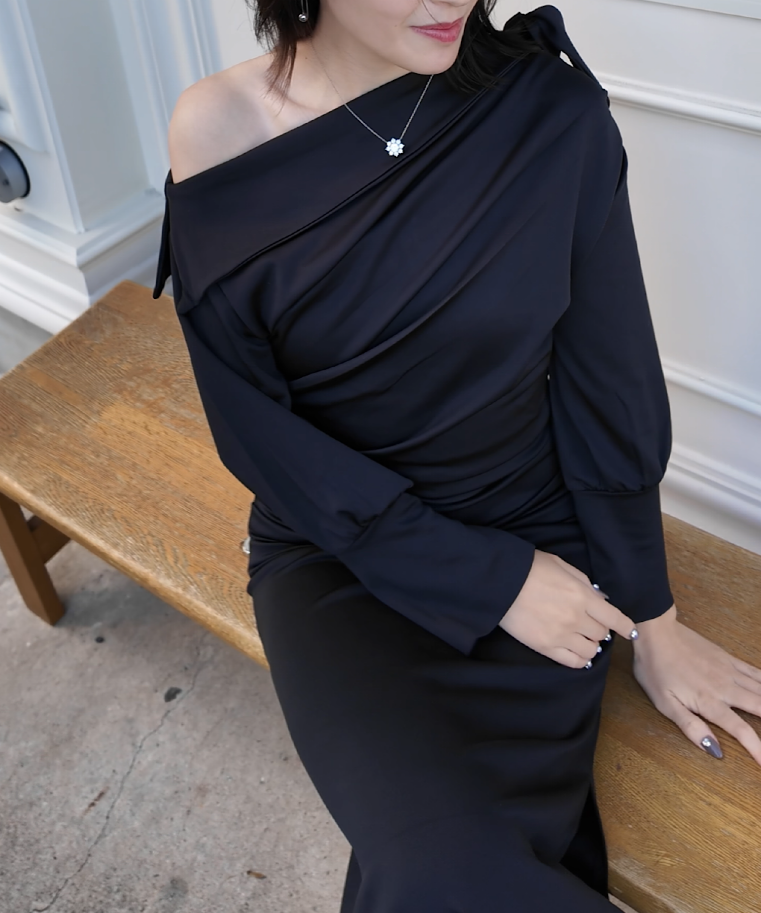 スカーフドレープワンピース/ Scarf Drape Dress – Graceful Off-Shoulder Silhouette