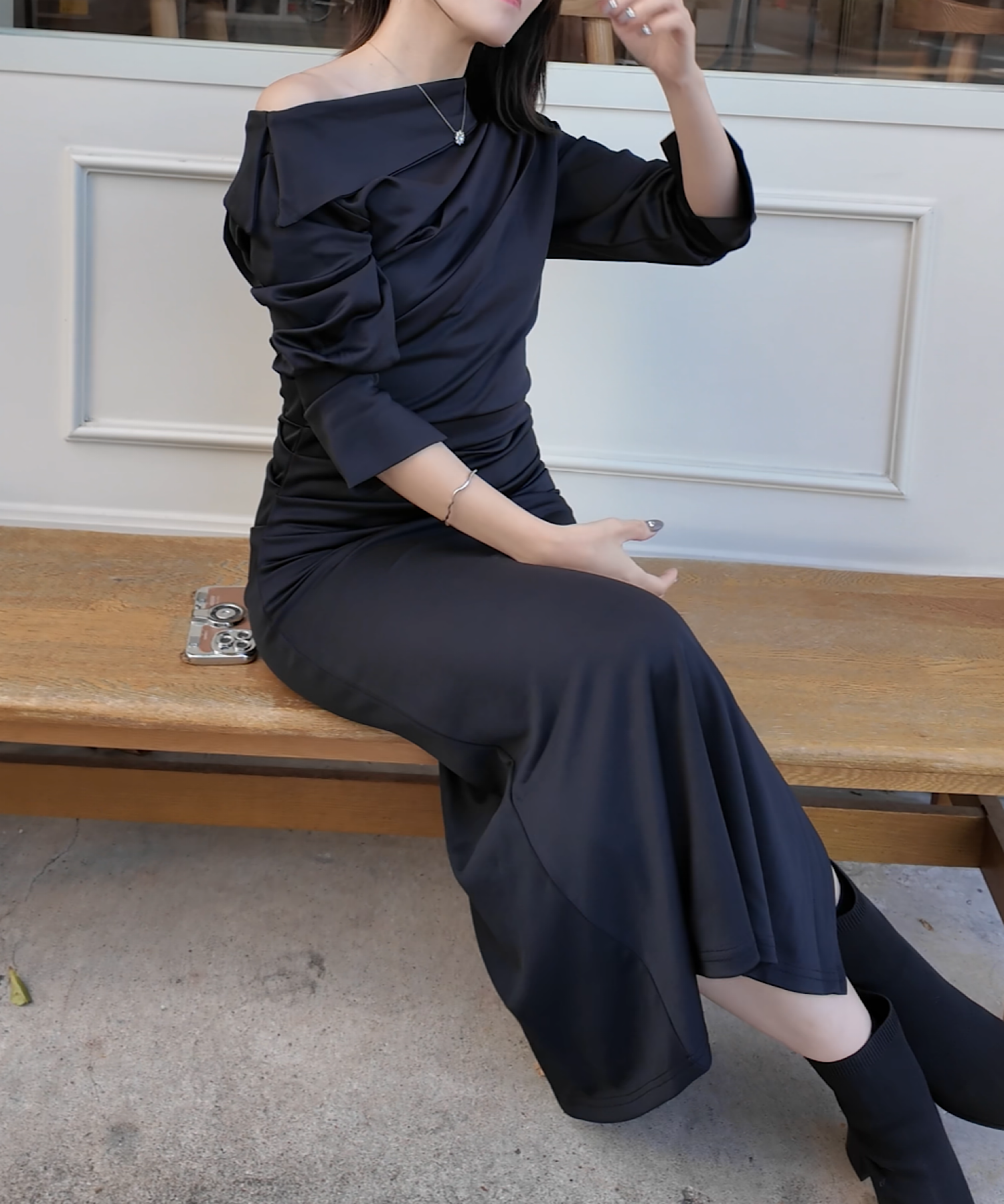 スカーフドレープワンピース/ Scarf Drape Dress – Graceful Off-Shoulder Silhouette