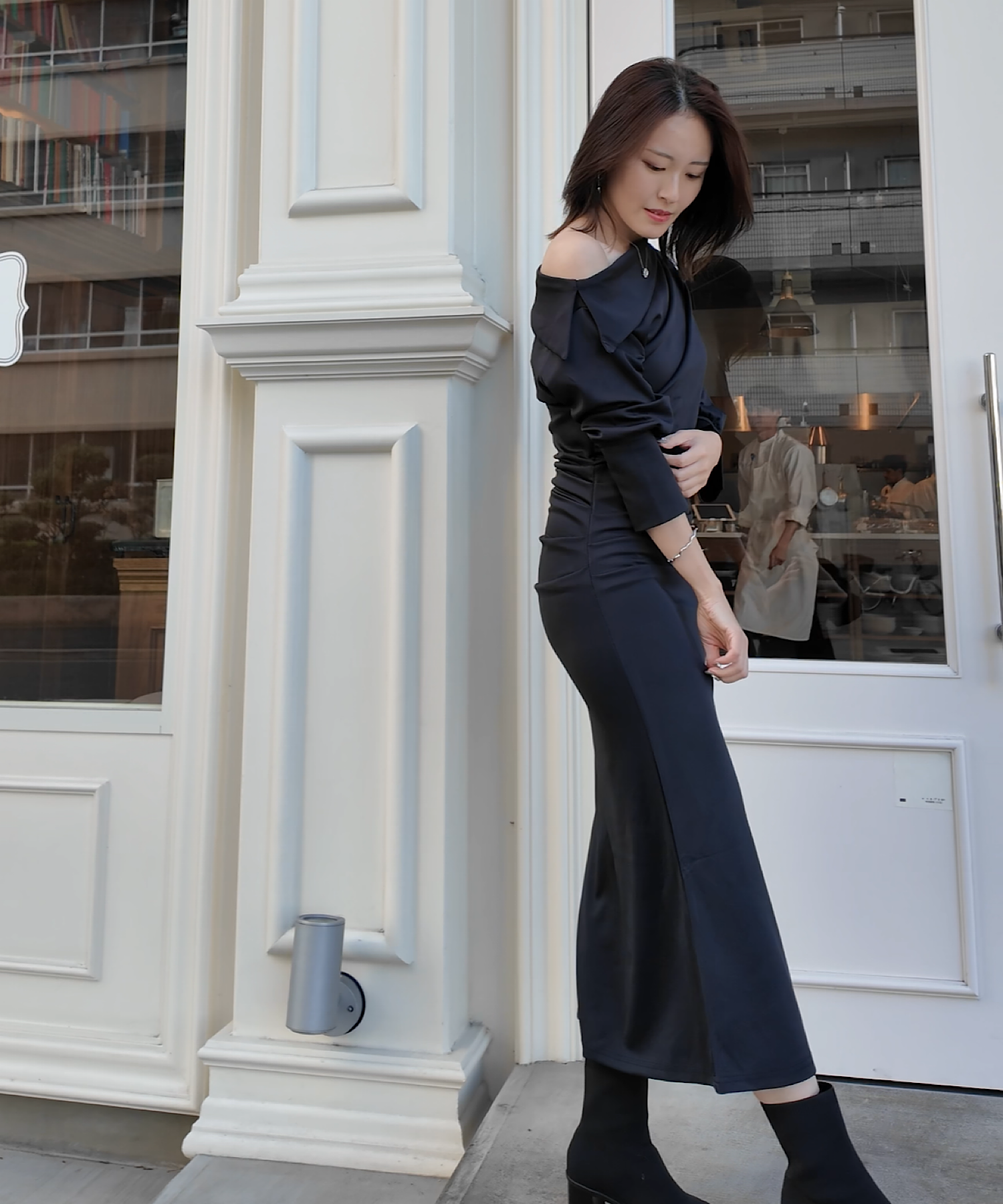 スカーフドレープワンピース/ Scarf Drape Dress – Graceful Off-Shoulder Silhouette