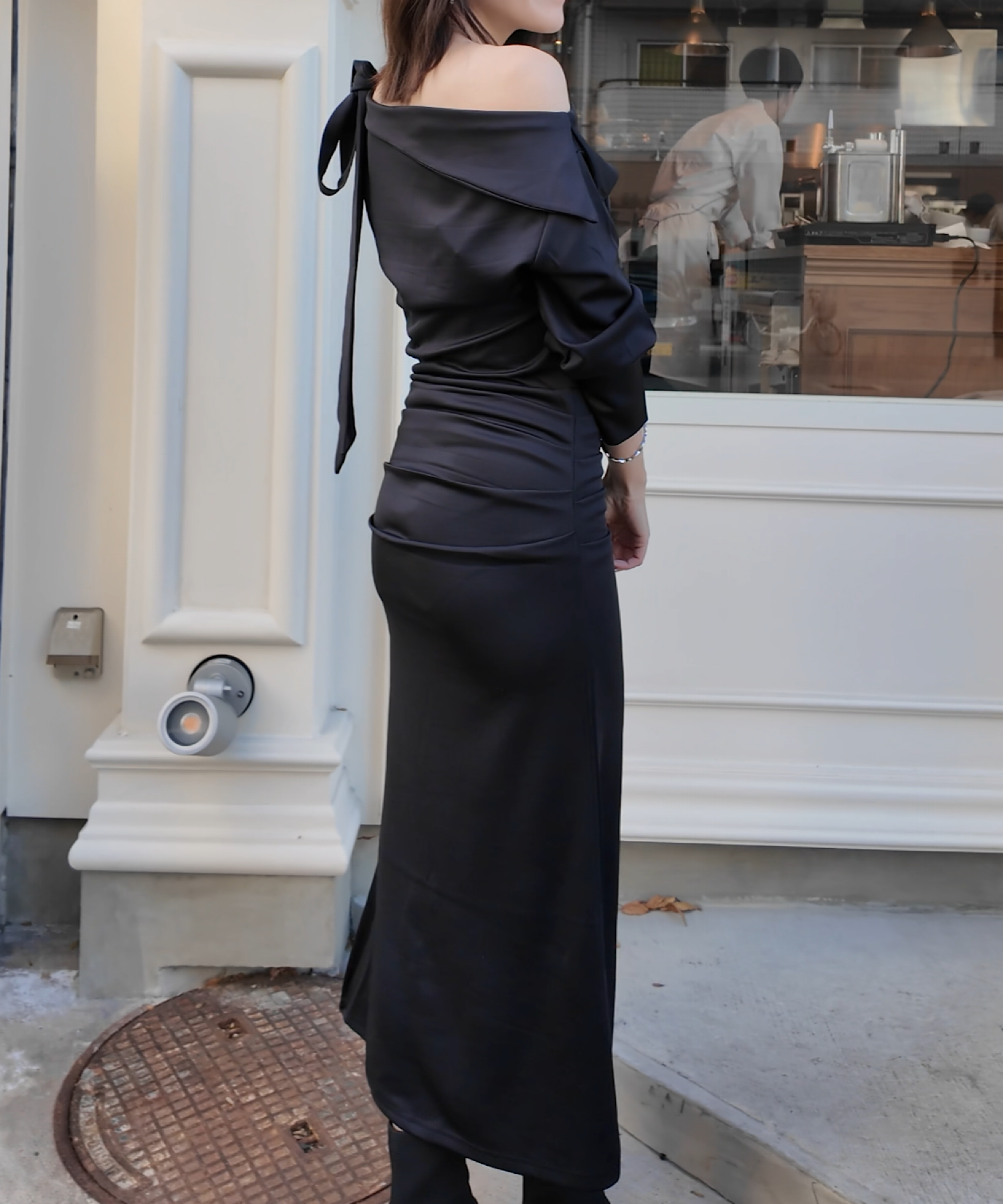 スカーフドレープワンピース/ Scarf Drape Dress – Graceful Off-Shoulder Silhouette