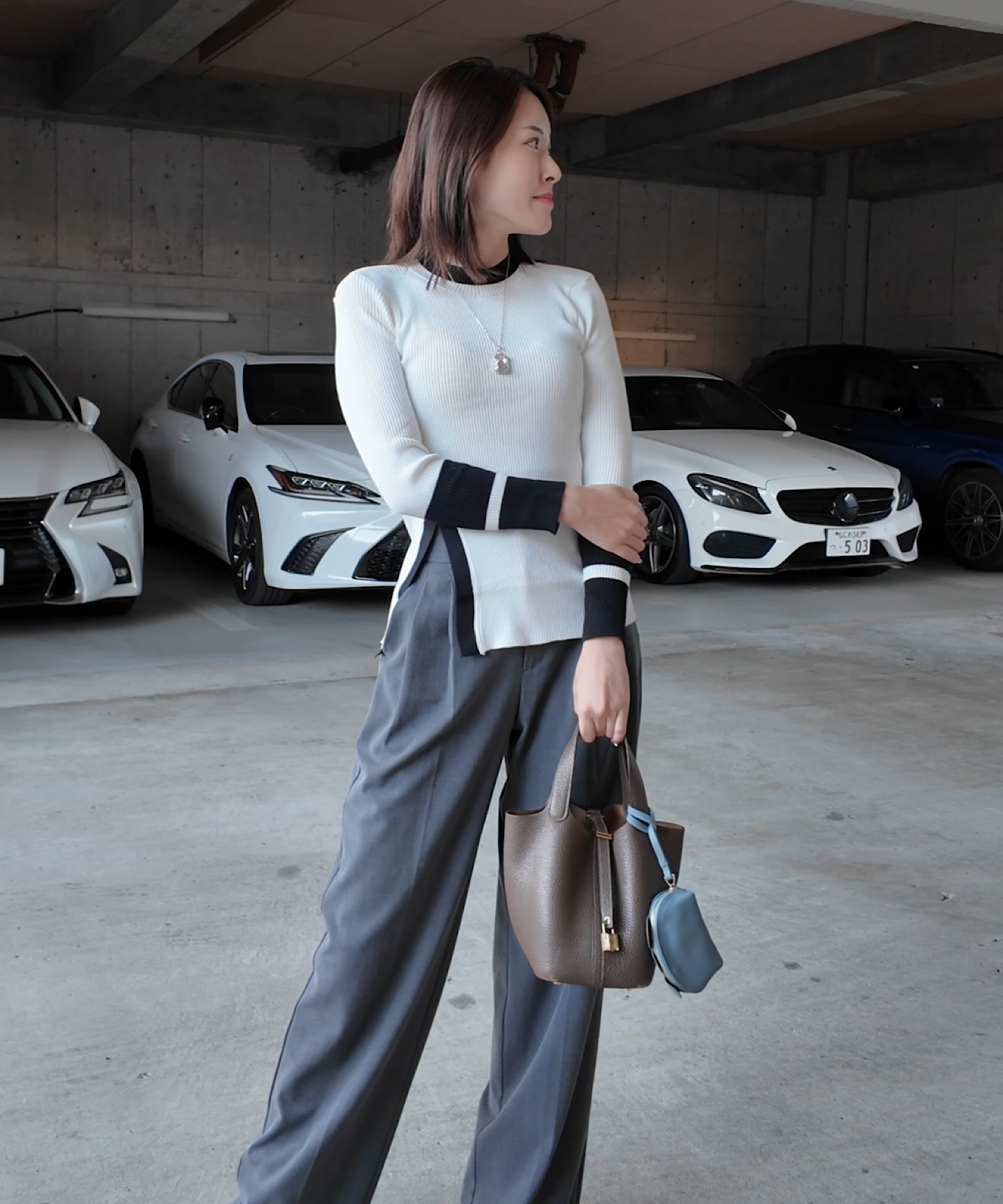 モードバイカラーハイネックトップス