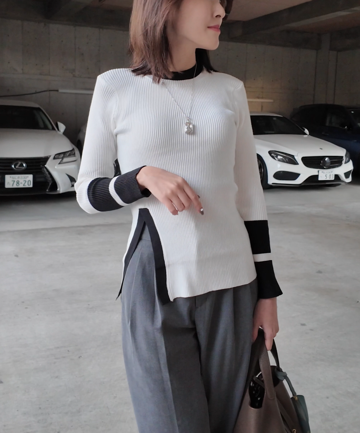 モードバイカラーハイネックトップス