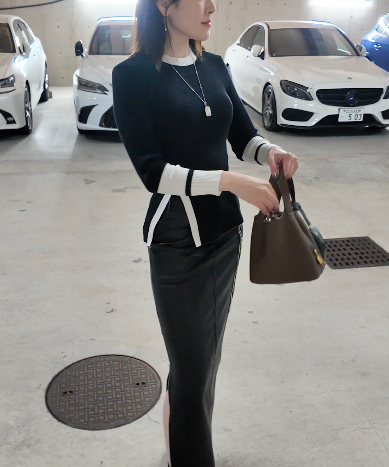 モードバイカラーハイネックトップス