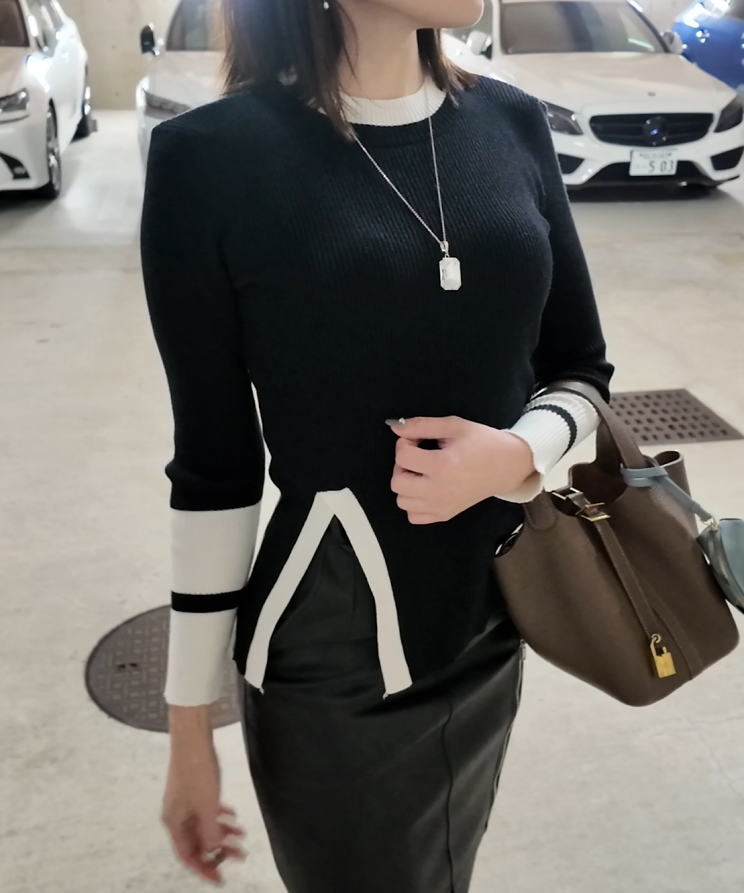 モードバイカラーハイネックトップス