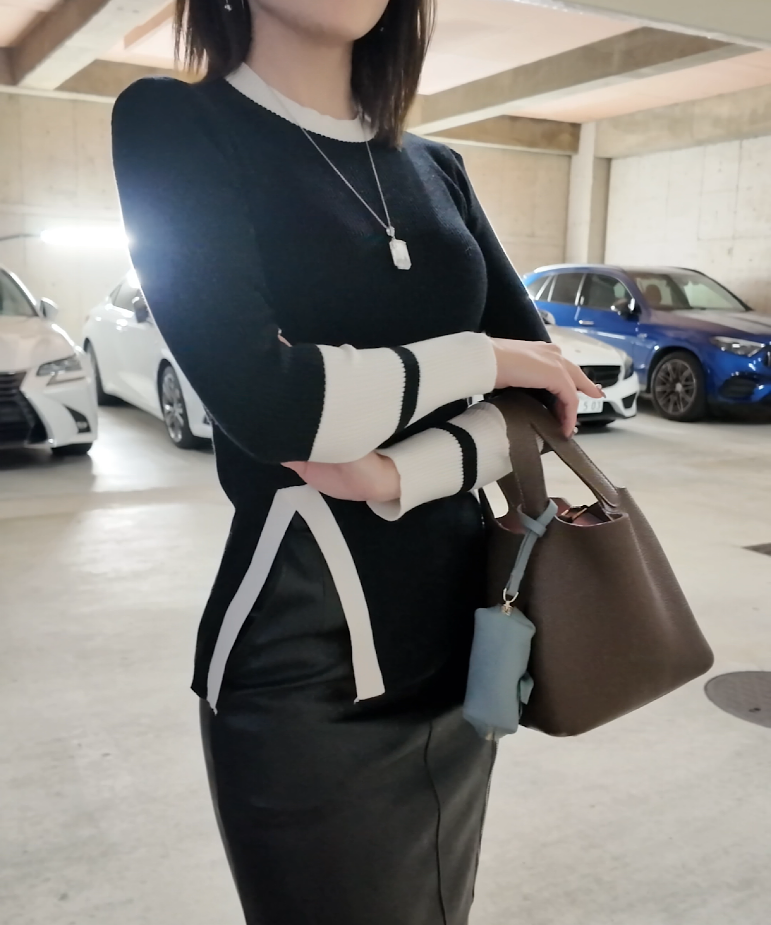 モードバイカラーハイネックトップス