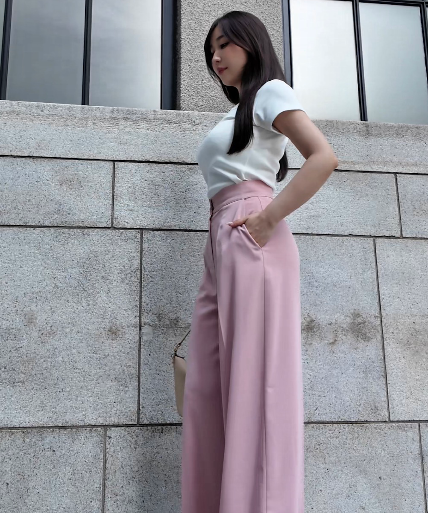 ラウンドネック フィットTシャツ ― さりげなく整う、美シルエット ―
