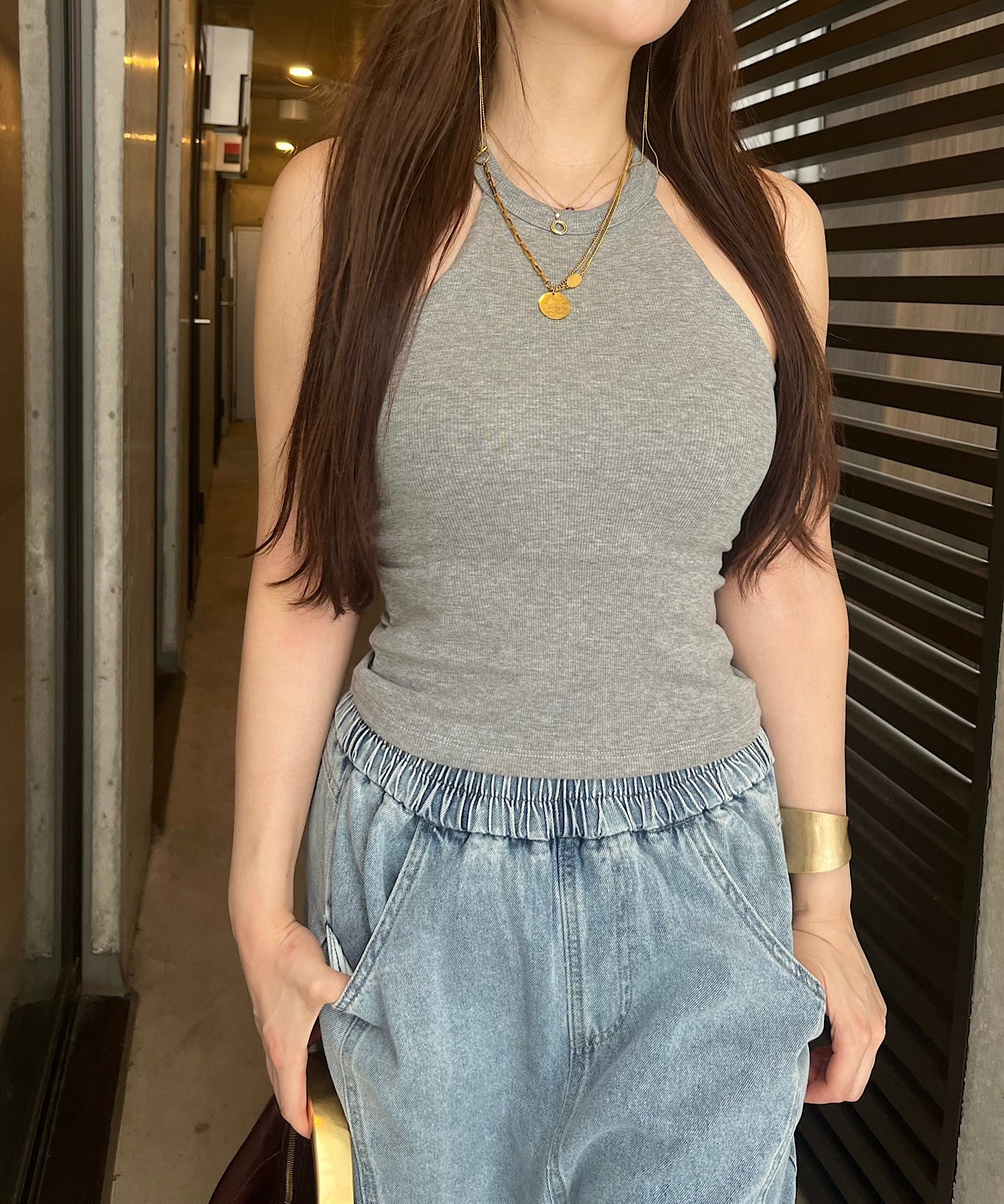 ホルターネッククロップドタンク