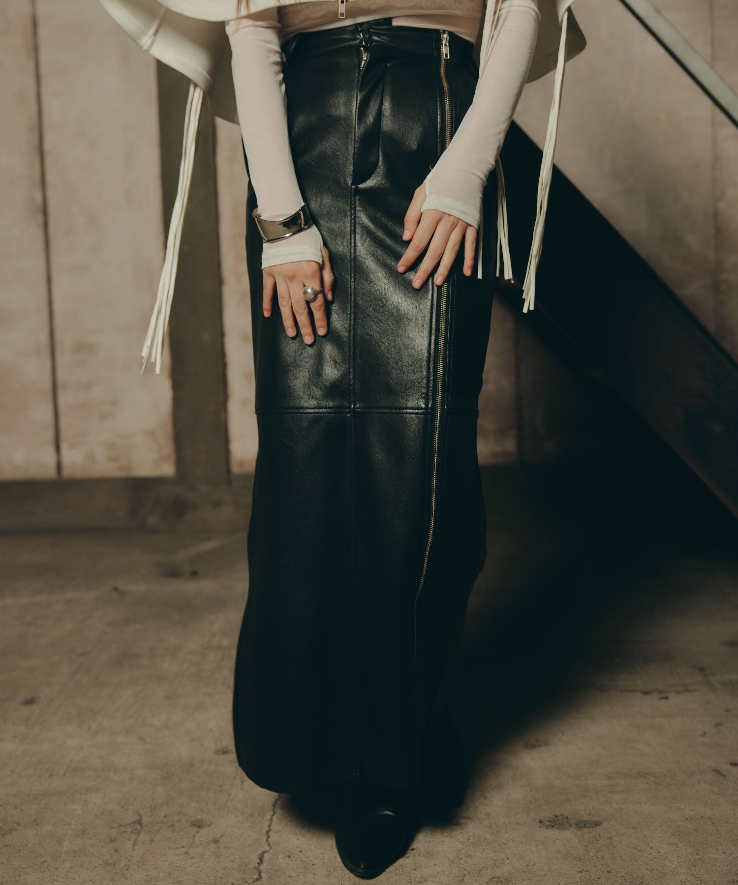 ジップレザーロングスカート