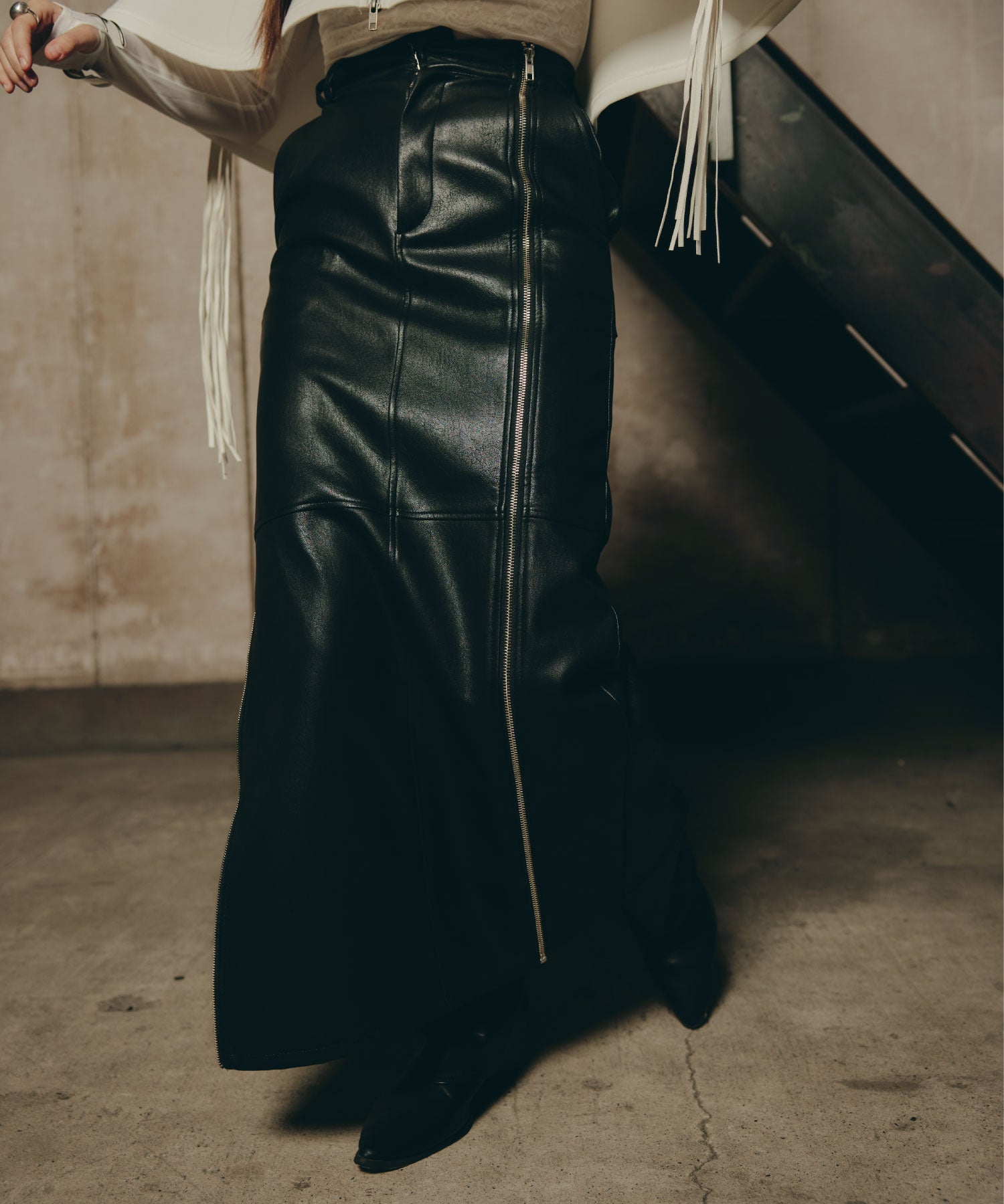 ジップレザーロングスカート