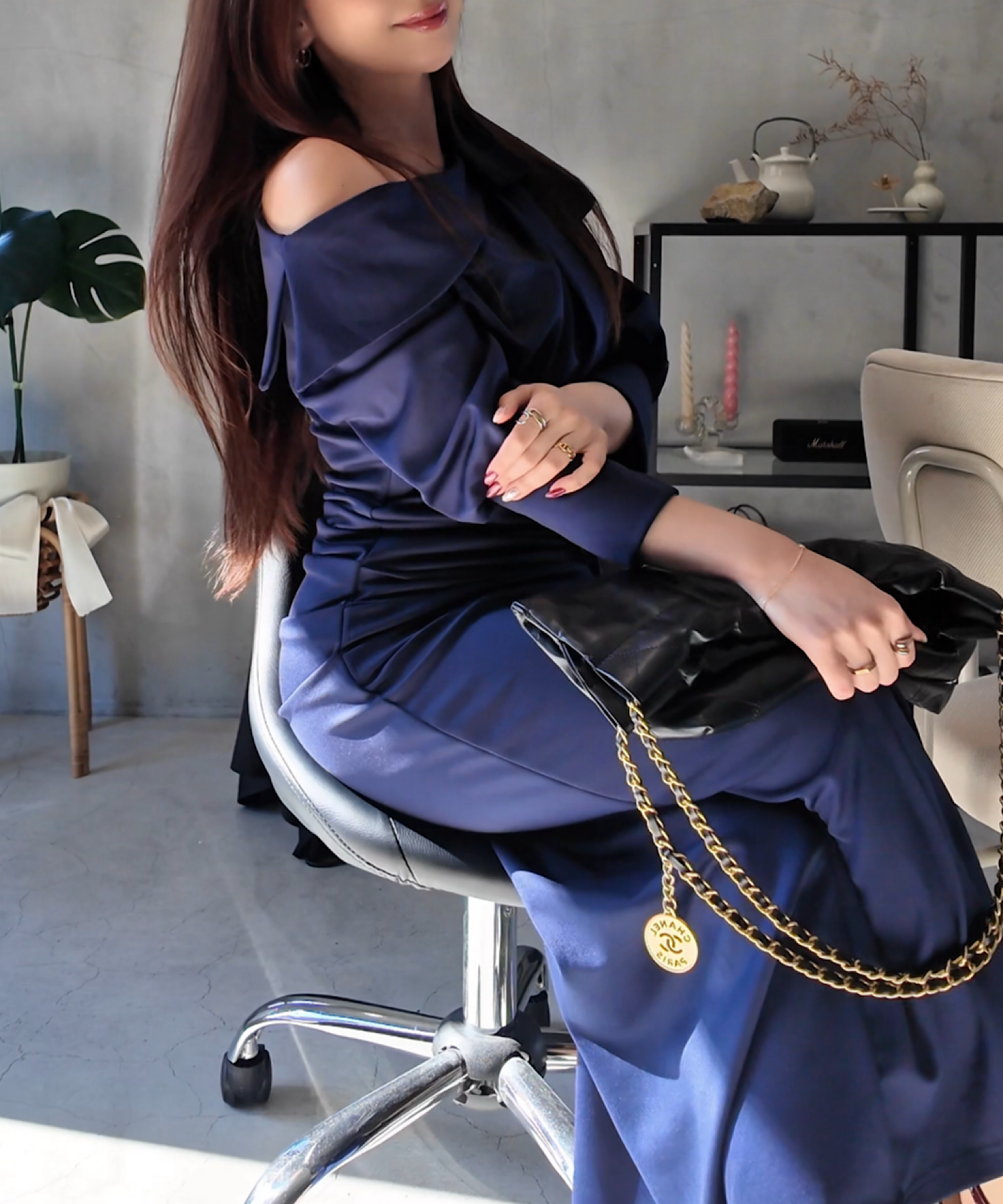 スカーフドレープワンピース/ Scarf Drape Dress – Graceful Off-Shoulder Silhouette