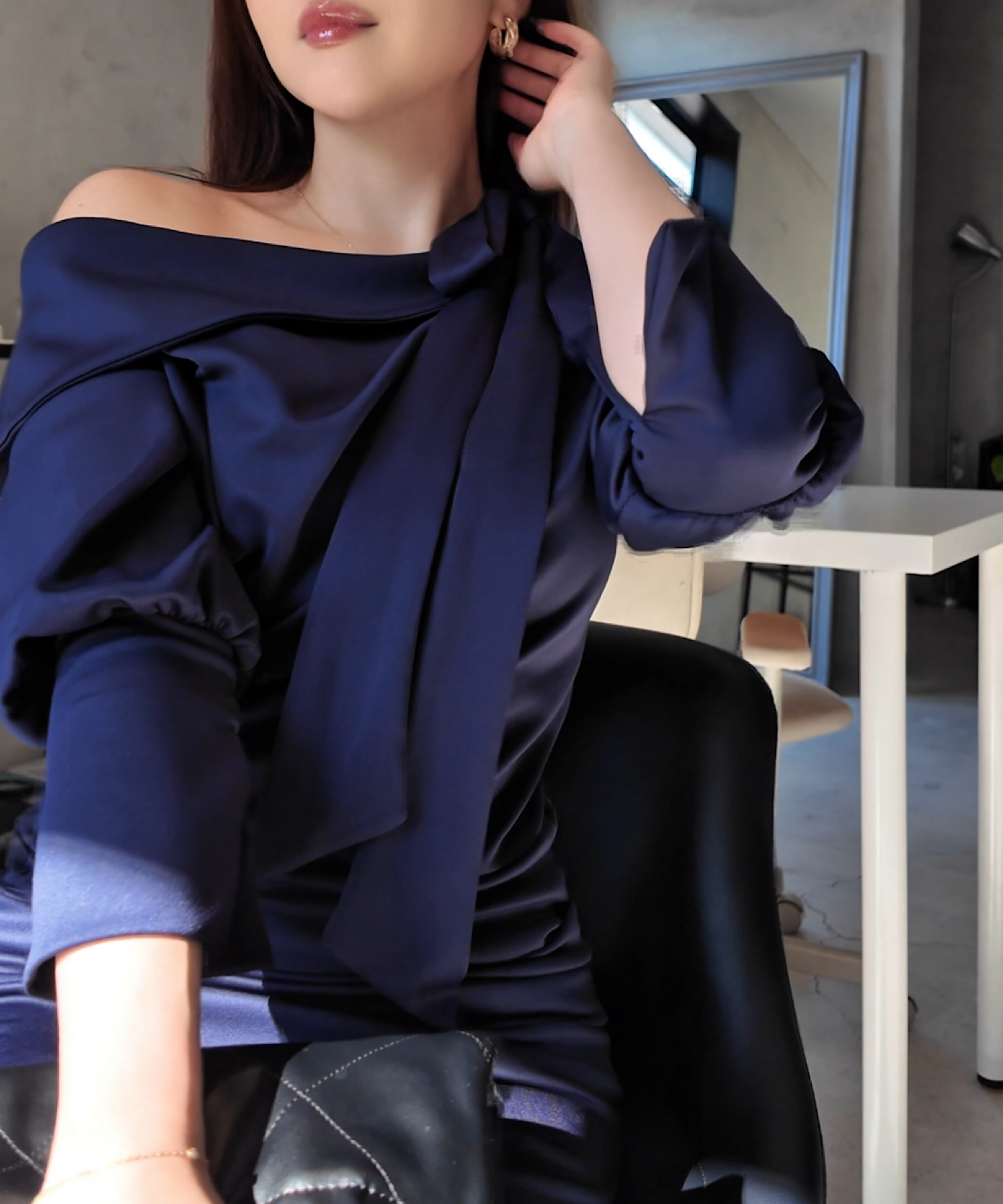 スカーフドレープワンピース/ Scarf Drape Dress – Graceful Off-Shoulder Silhouette