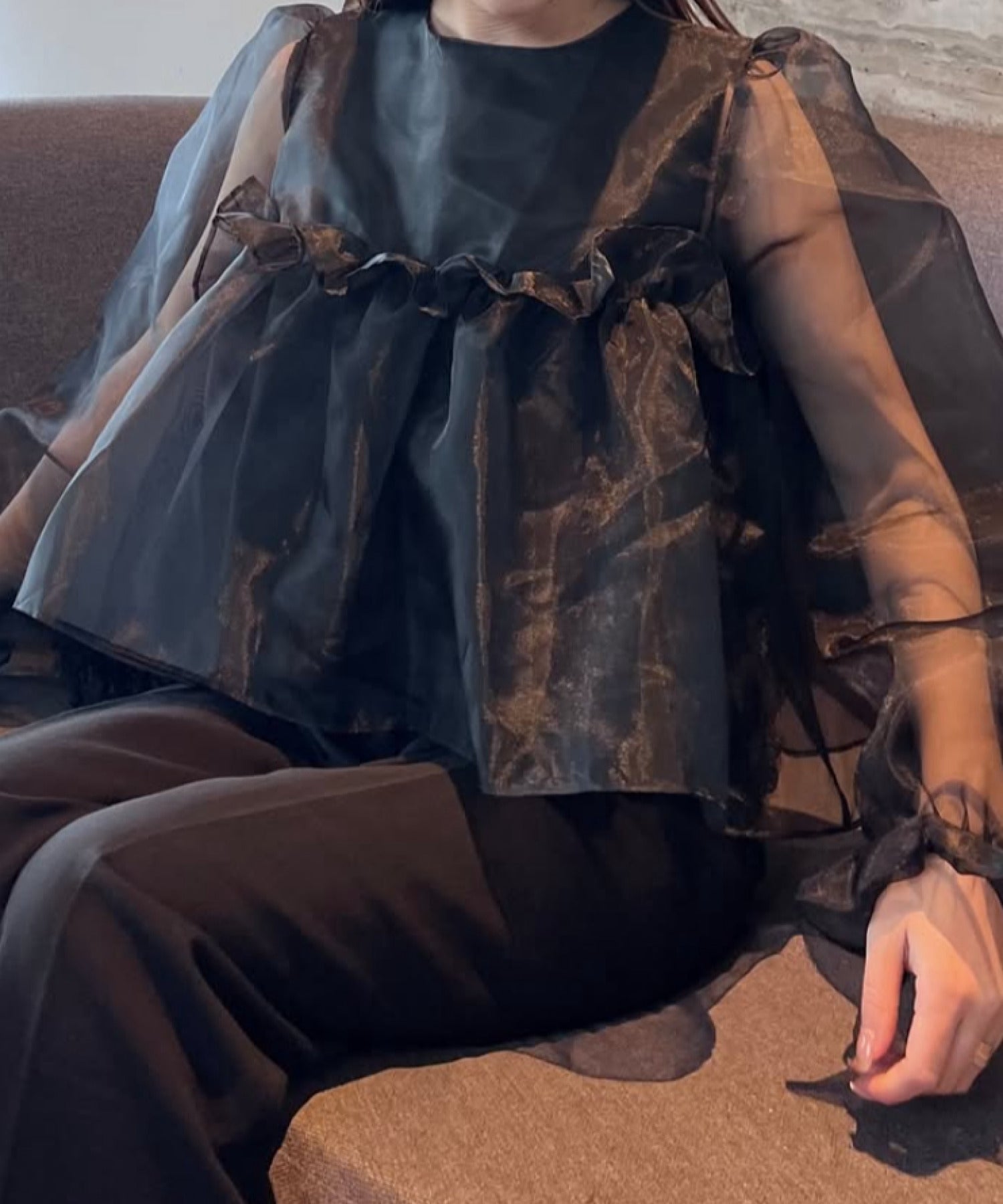 シアーフリルフレアブラウス