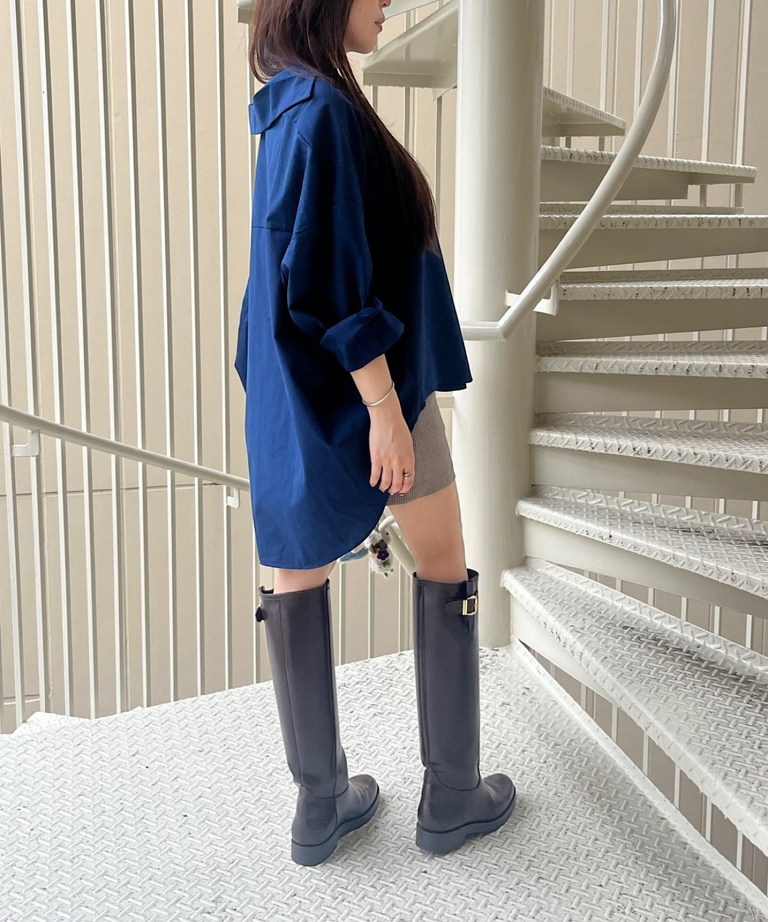 オーバーフィットシャツ