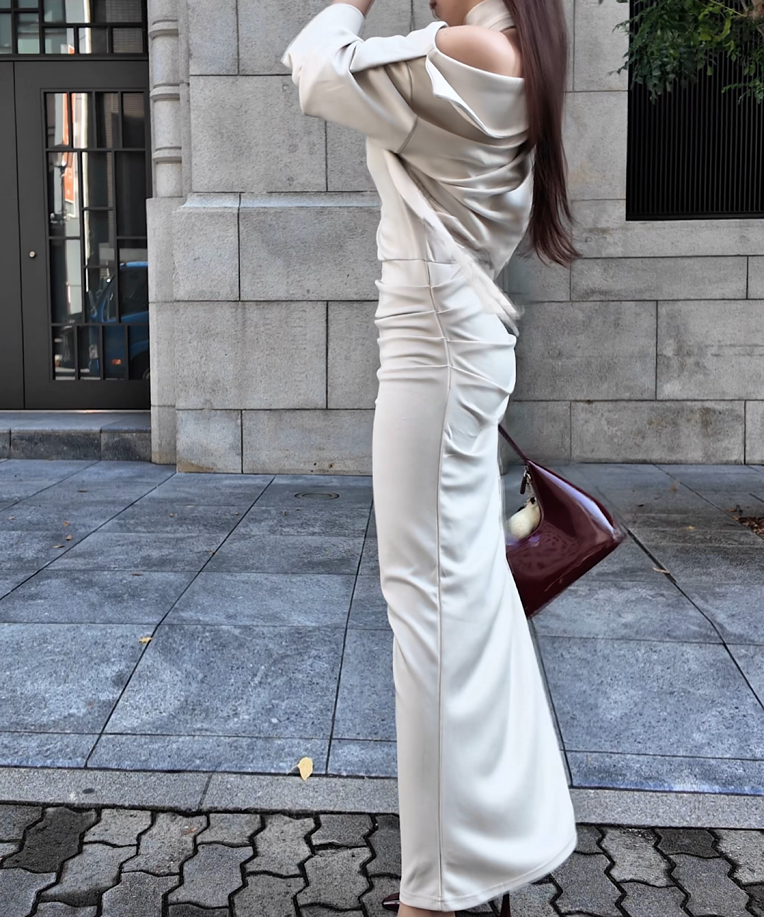 スカーフドレープワンピース/ Scarf Drape Dress – Graceful Off-Shoulder Silhouette