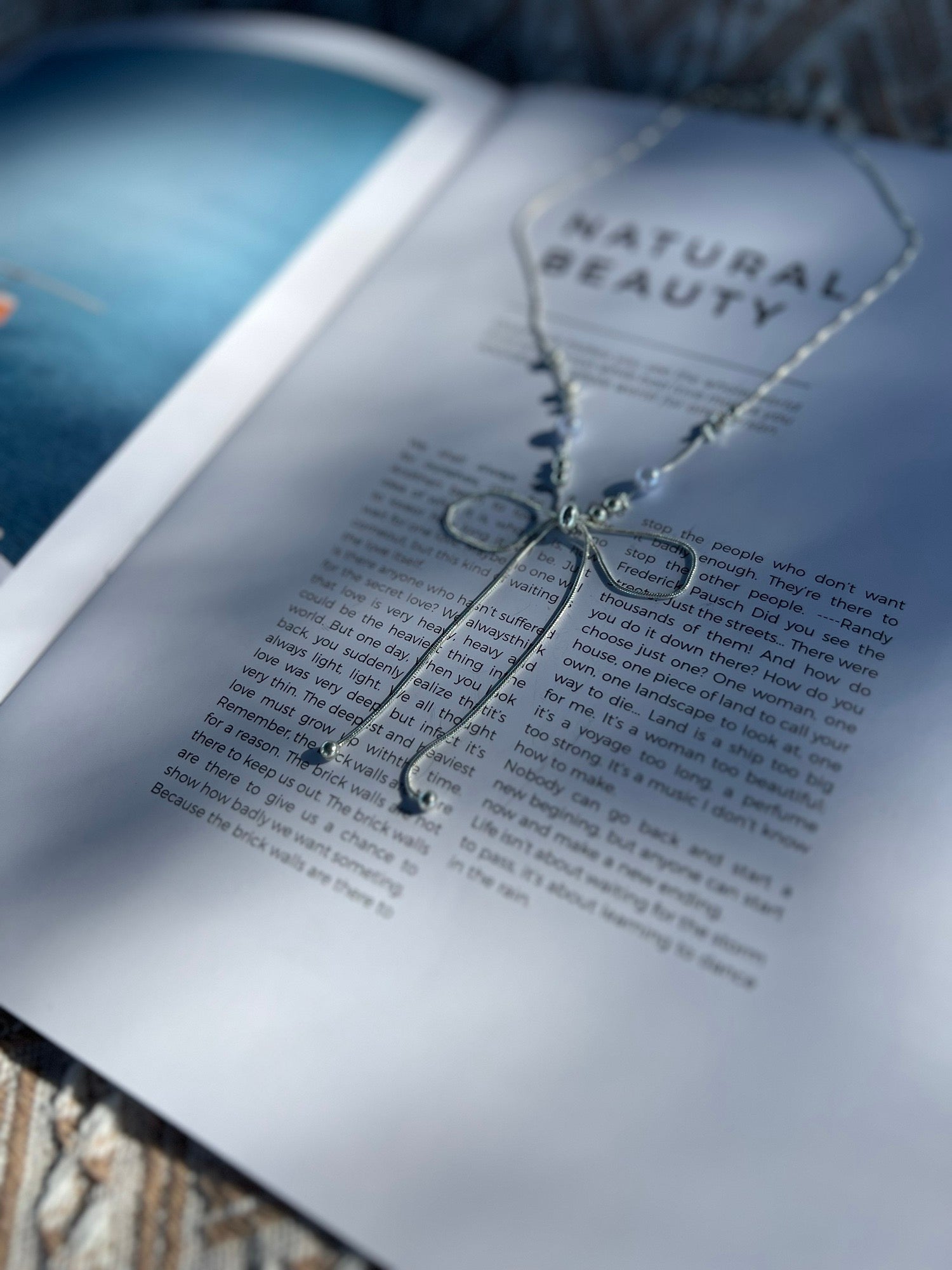 パールリボン結びチョーカー