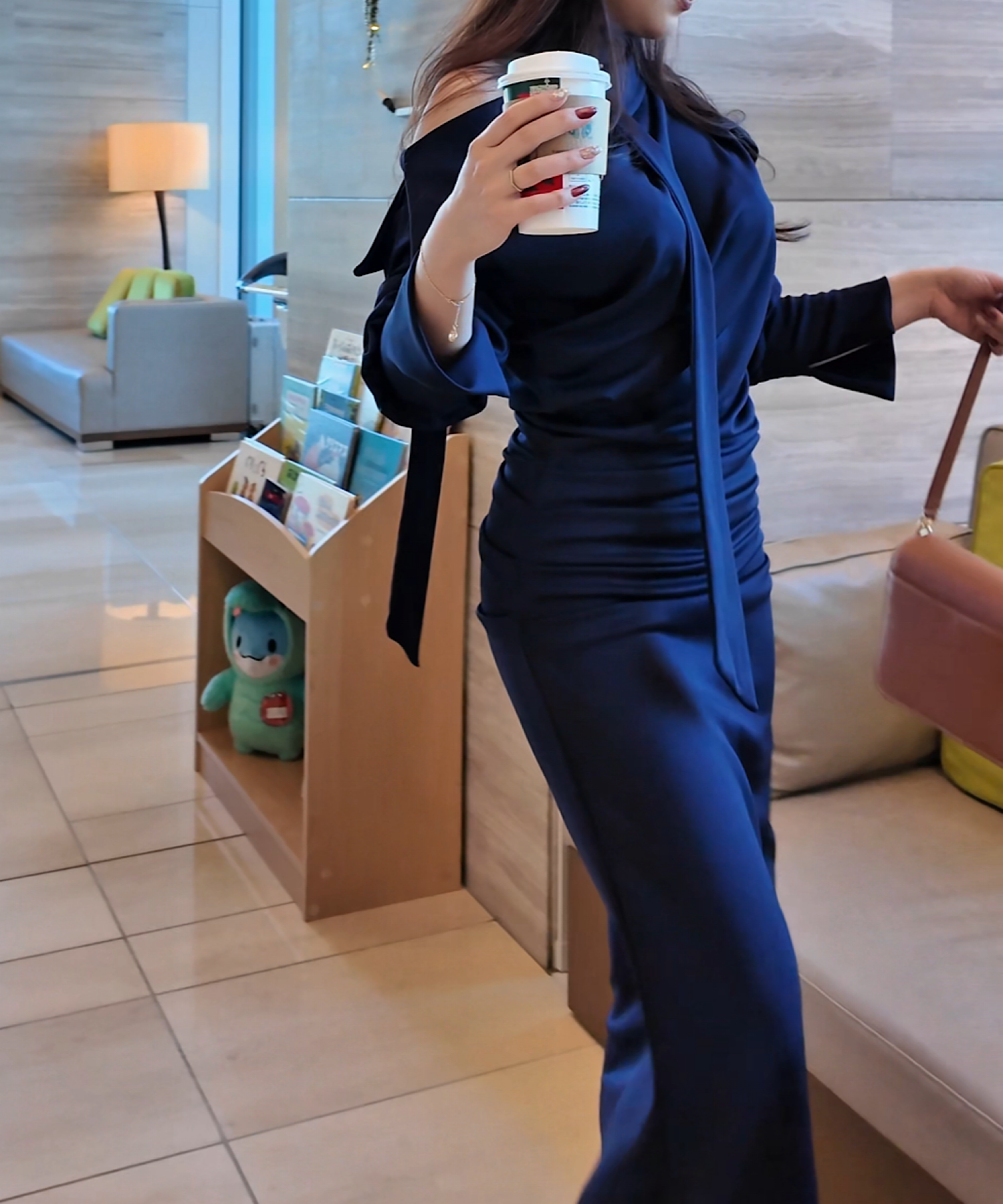 スカーフドレープワンピース/ Scarf Drape Dress – Graceful Off-Shoulder Silhouette