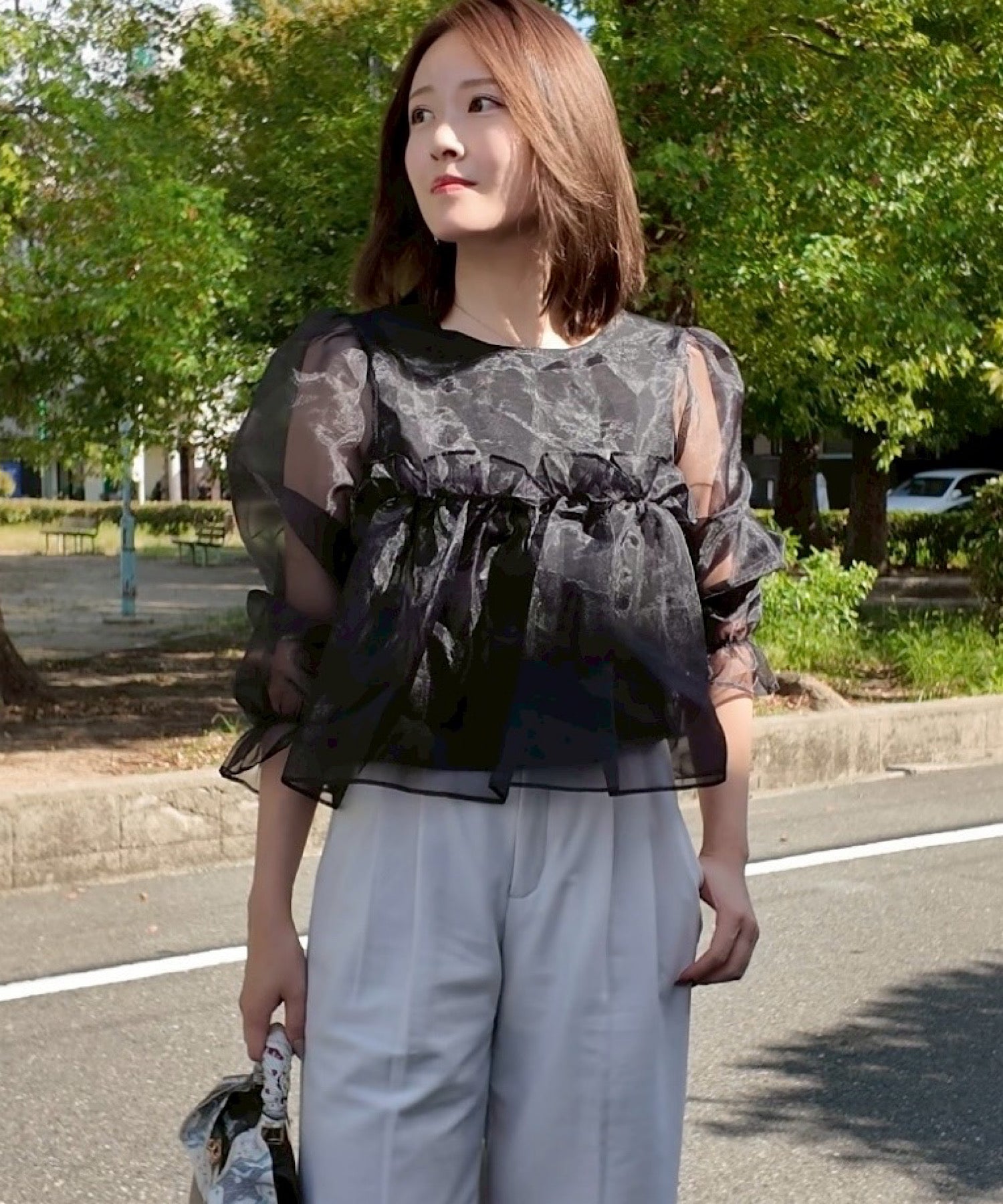 シアーフリルフレアブラウス