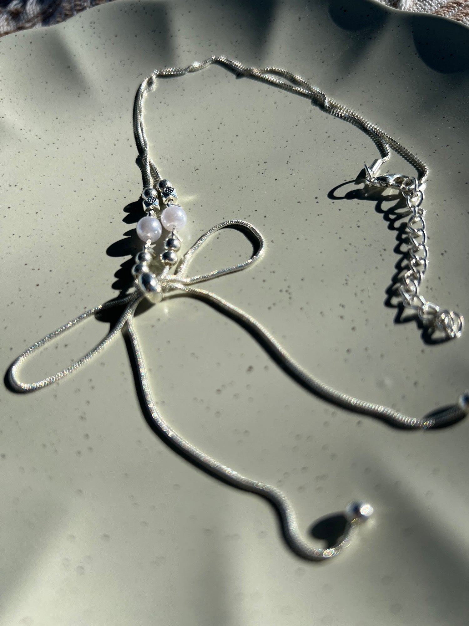 パールリボン結びチョーカー