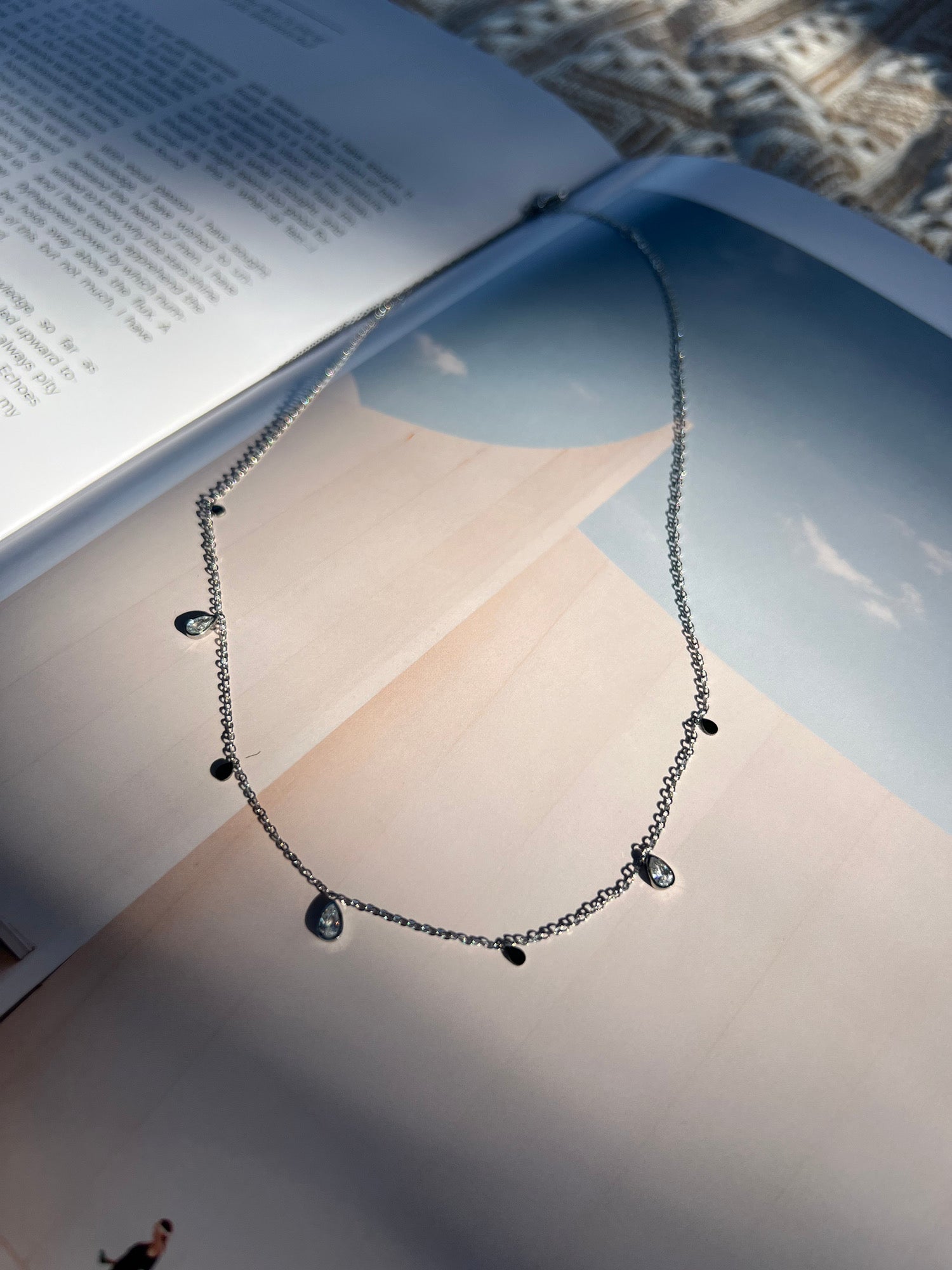 ティアドロップキュービックジルコニアネックレス