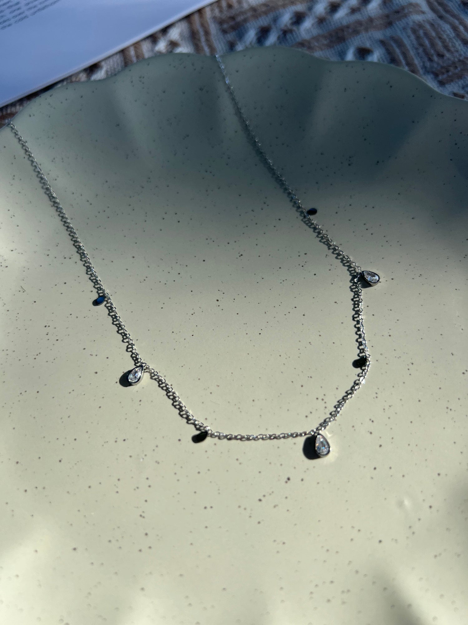 ティアドロップキュービックジルコニアネックレス